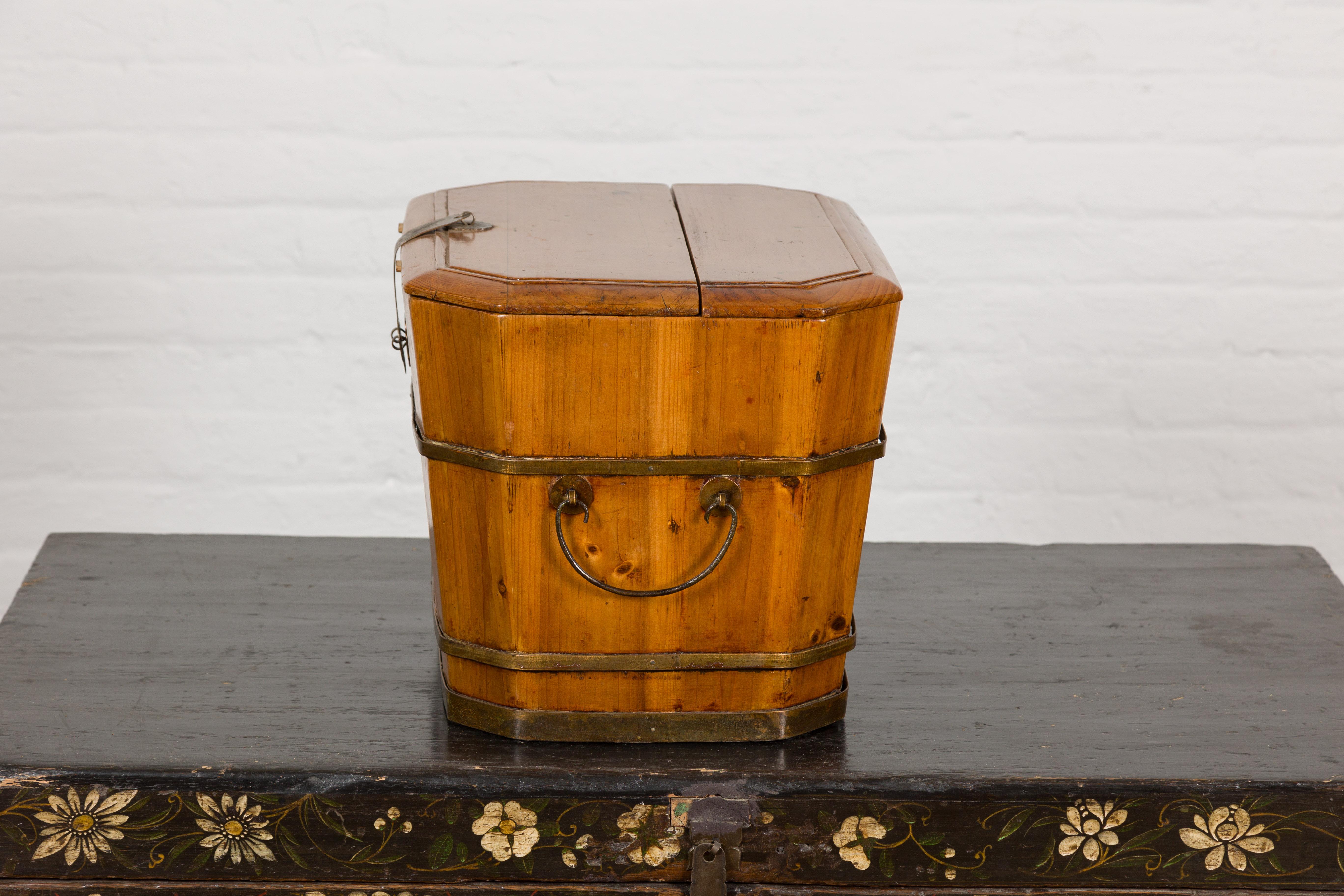 Late Qing Dynasty Wood and Brass Lidded Box with Lateral Handles For Sale 12