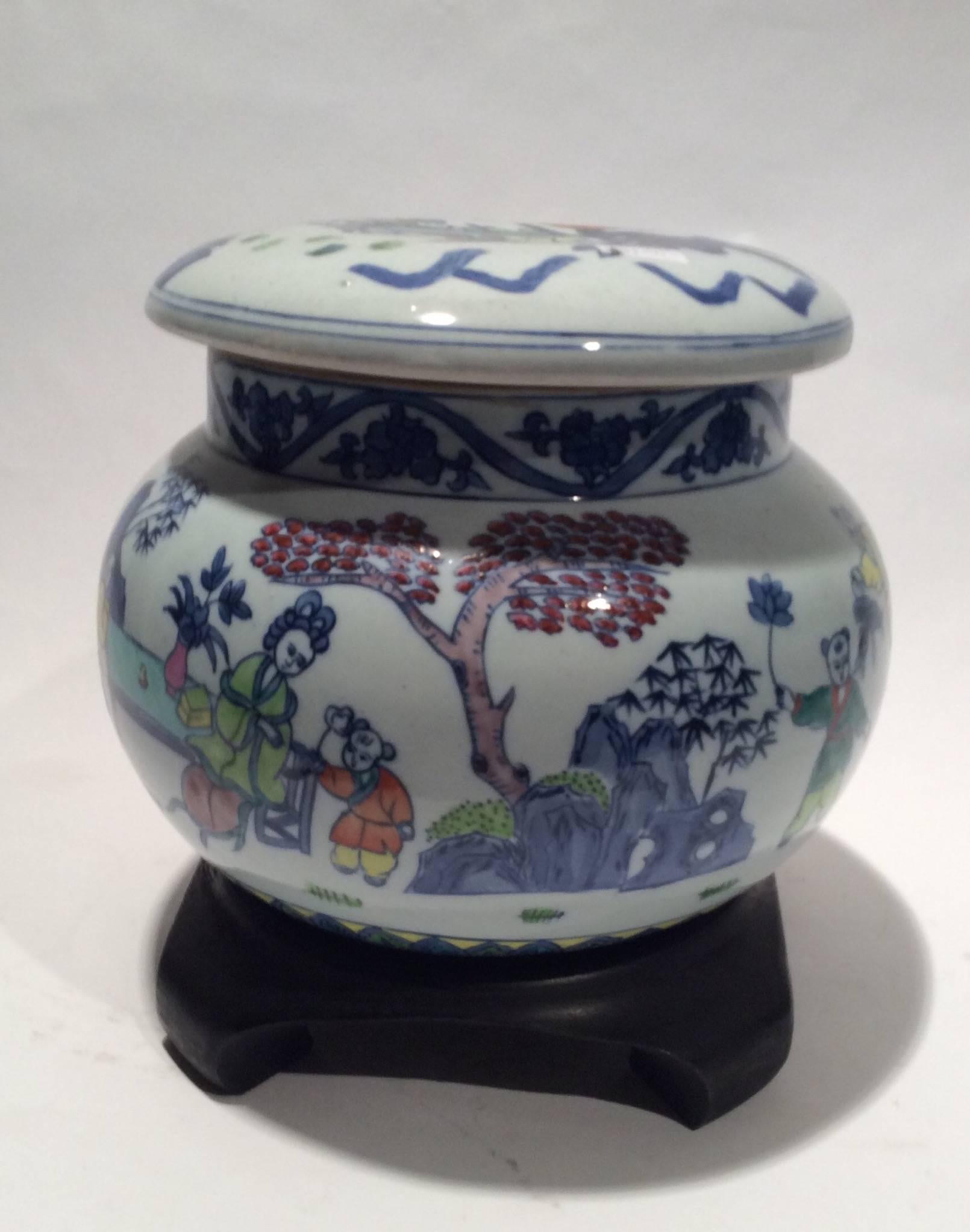 Chinese Late Qing Dynasty Wucai Porcelain Lidded Jar For Sale