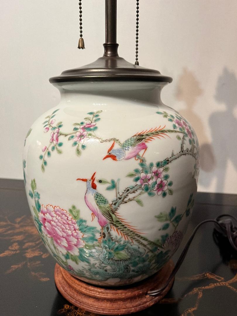 Späte Qing oder frühe Republik Chinesisch Vögel & Blumen Vase Lampe (Handbemalt) im Angebot