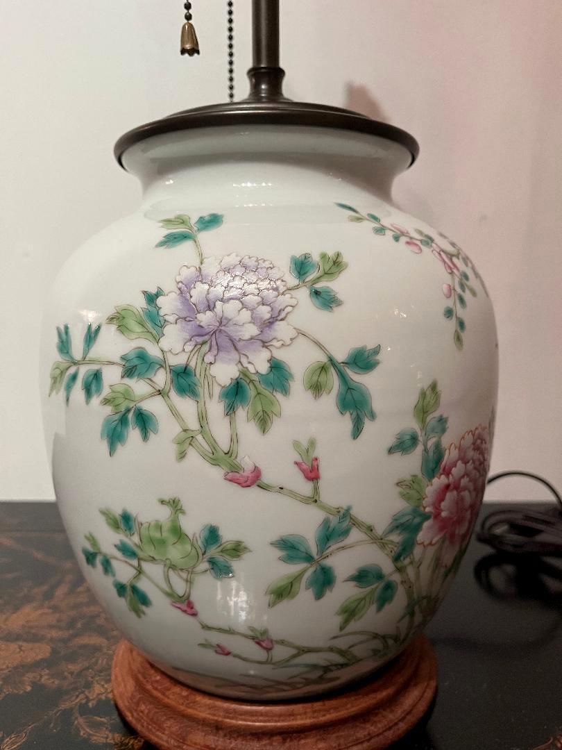 Späte Qing oder frühe Republik Chinesisch Vögel & Blumen Vase Lampe (Frühes 20. Jahrhundert) im Angebot