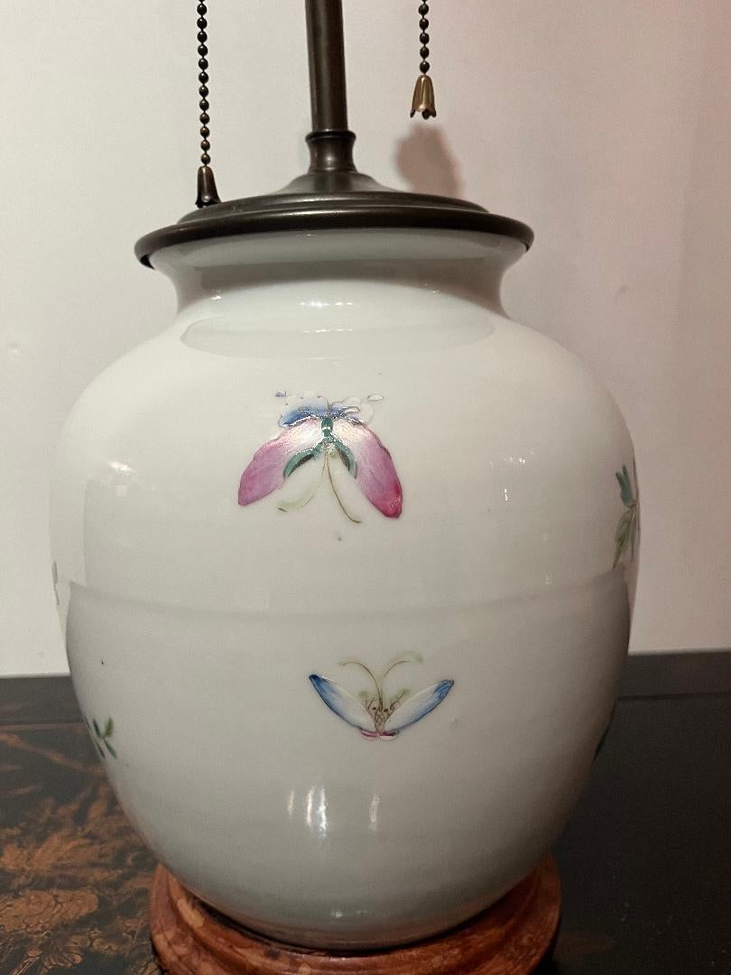 Späte Qing oder frühe Republik Chinesisch Vögel & Blumen Vase Lampe (Porzellan) im Angebot