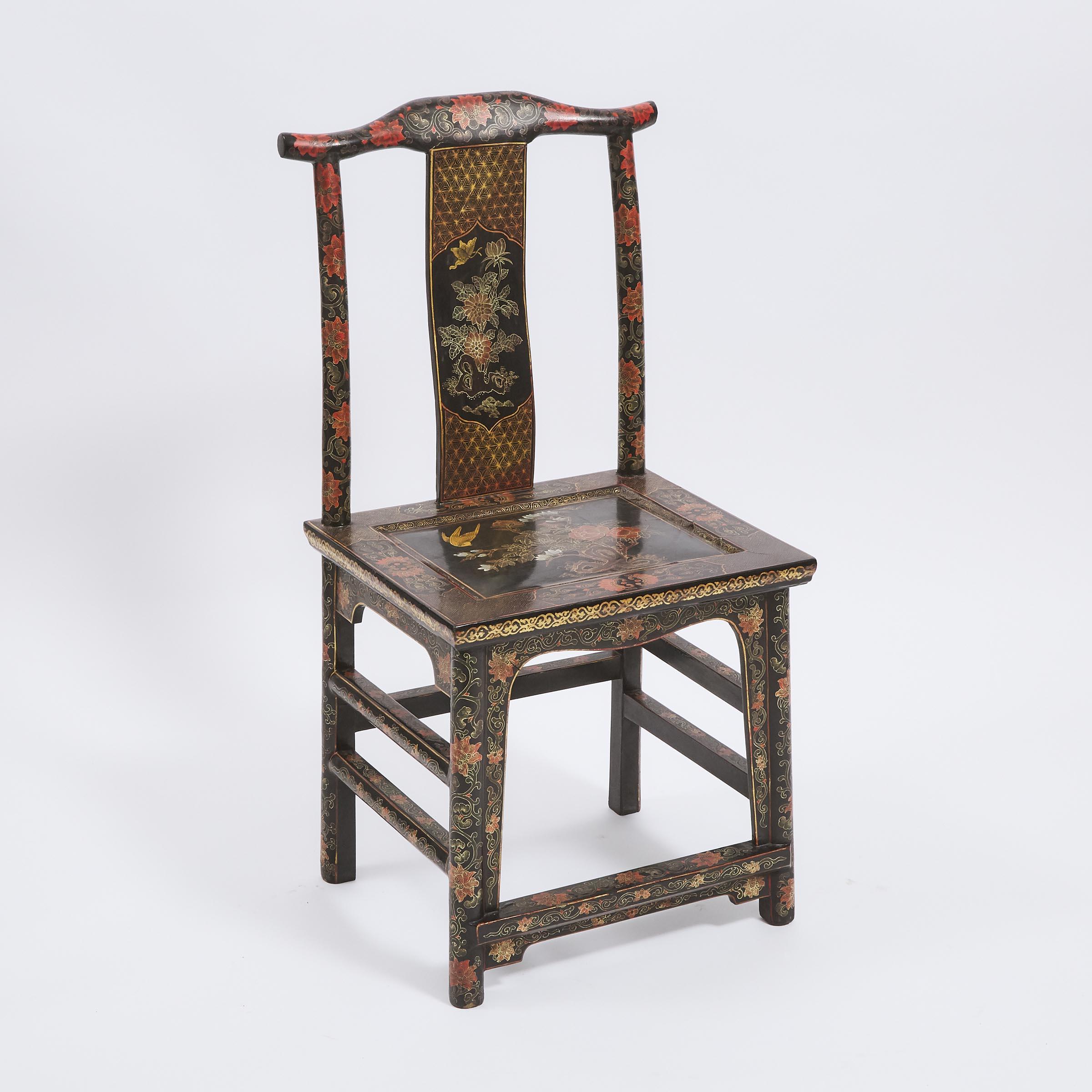 Late Qing Period Chinese Gilt and Black Lacquer Partner's Desk and Chair  In Good Condition For Sale In Richmond Hill, ON