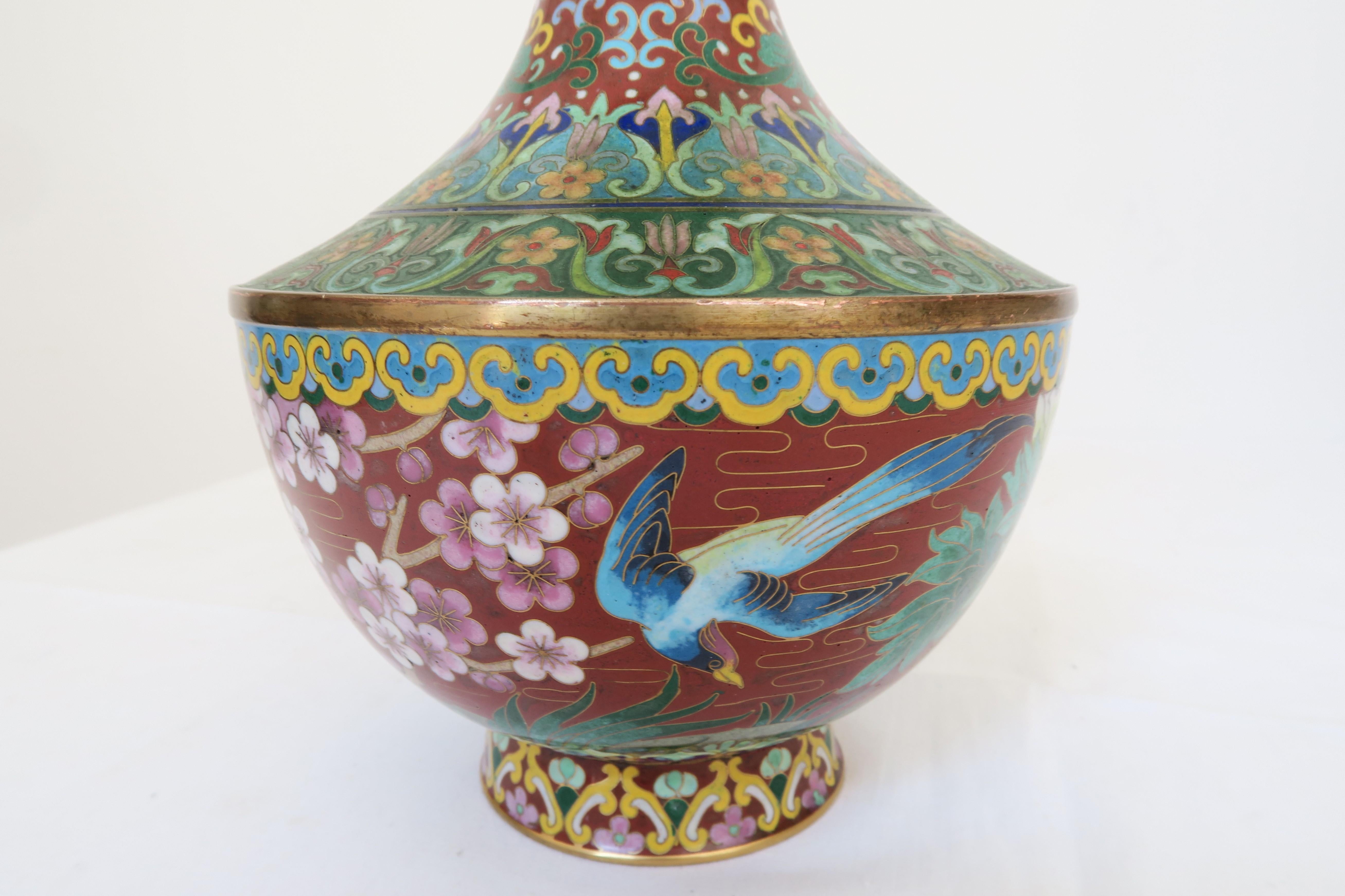 Late Quing Dynasty Cloisonné Vase In Excellent Condition In Vienna, AT