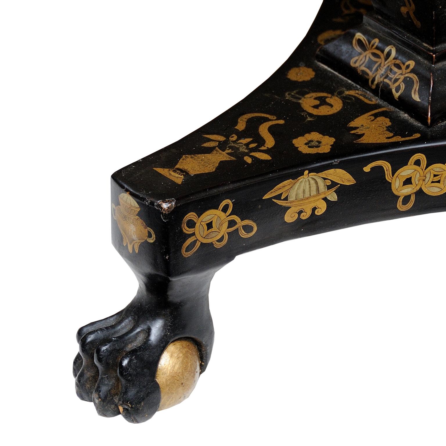Late Regency Chinese Export Chinoiserie Tilt-Top Table, circa 1820 In Good Condition For Sale In Tetbury, Gloucestershire