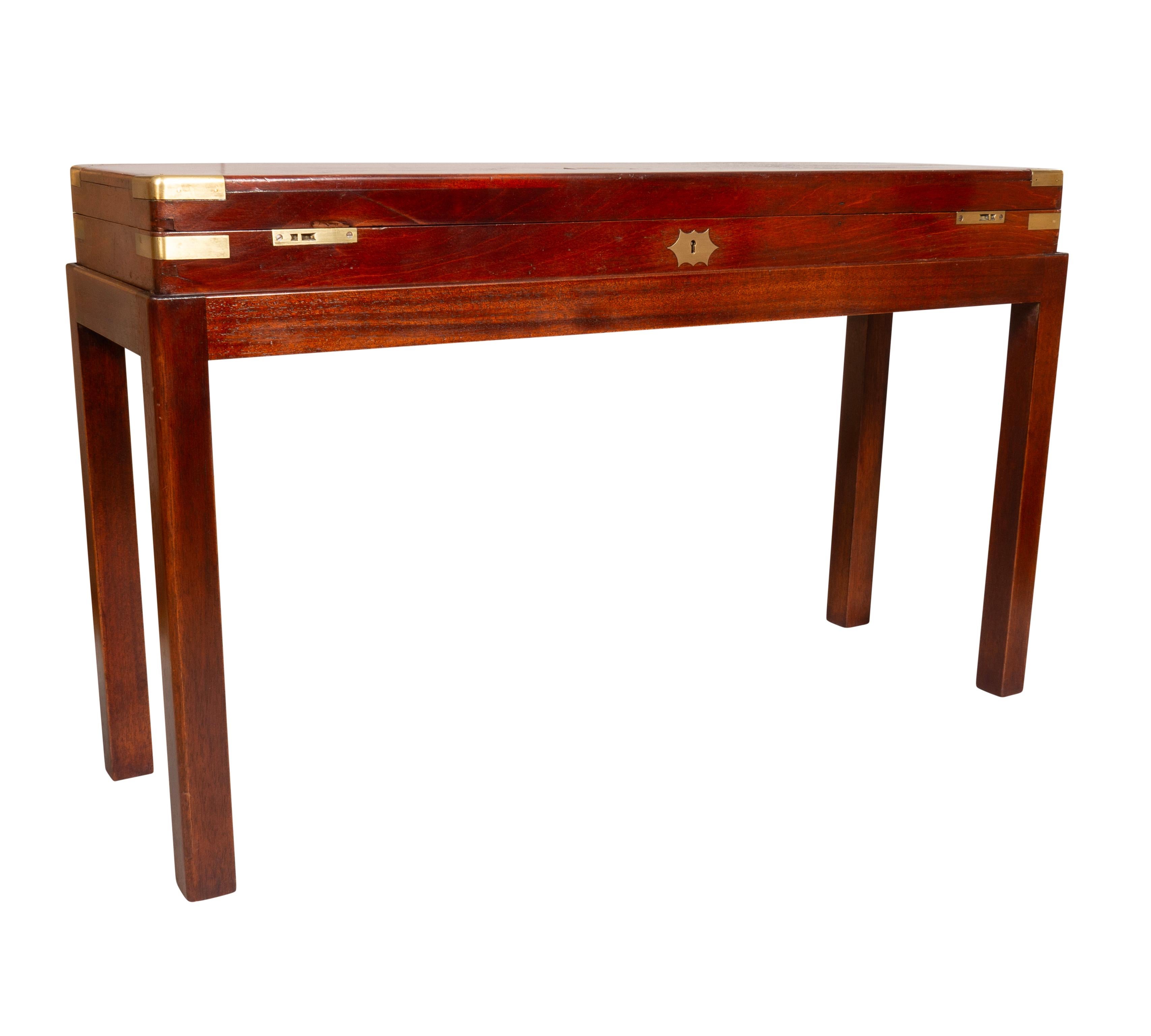 Late Regency Mahogany And Brass Gun Box On Base In Good Condition For Sale In Essex, MA