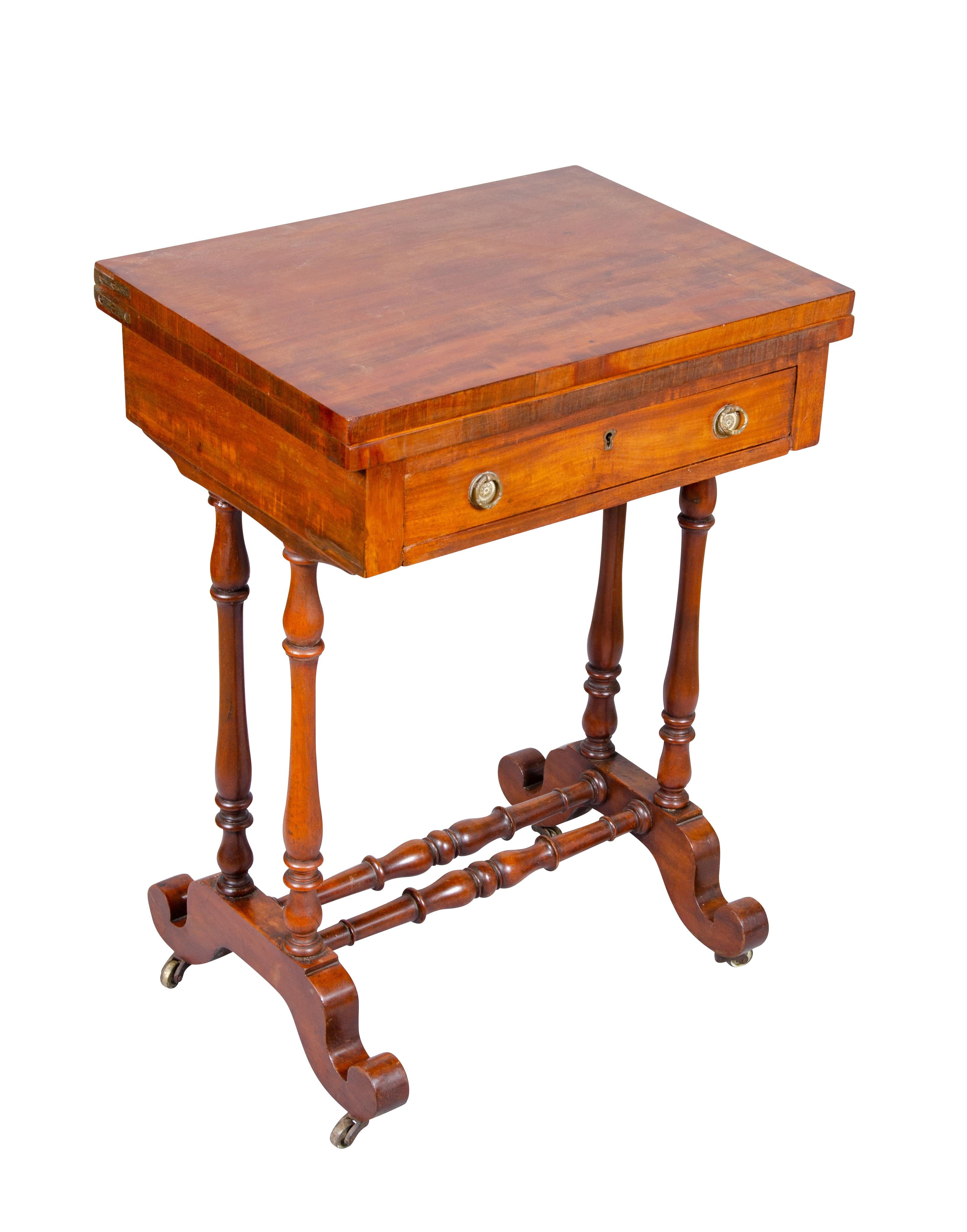 Spieltisch aus Mahagoni im späten Regency-Stil (Buchsbaumholz) im Angebot