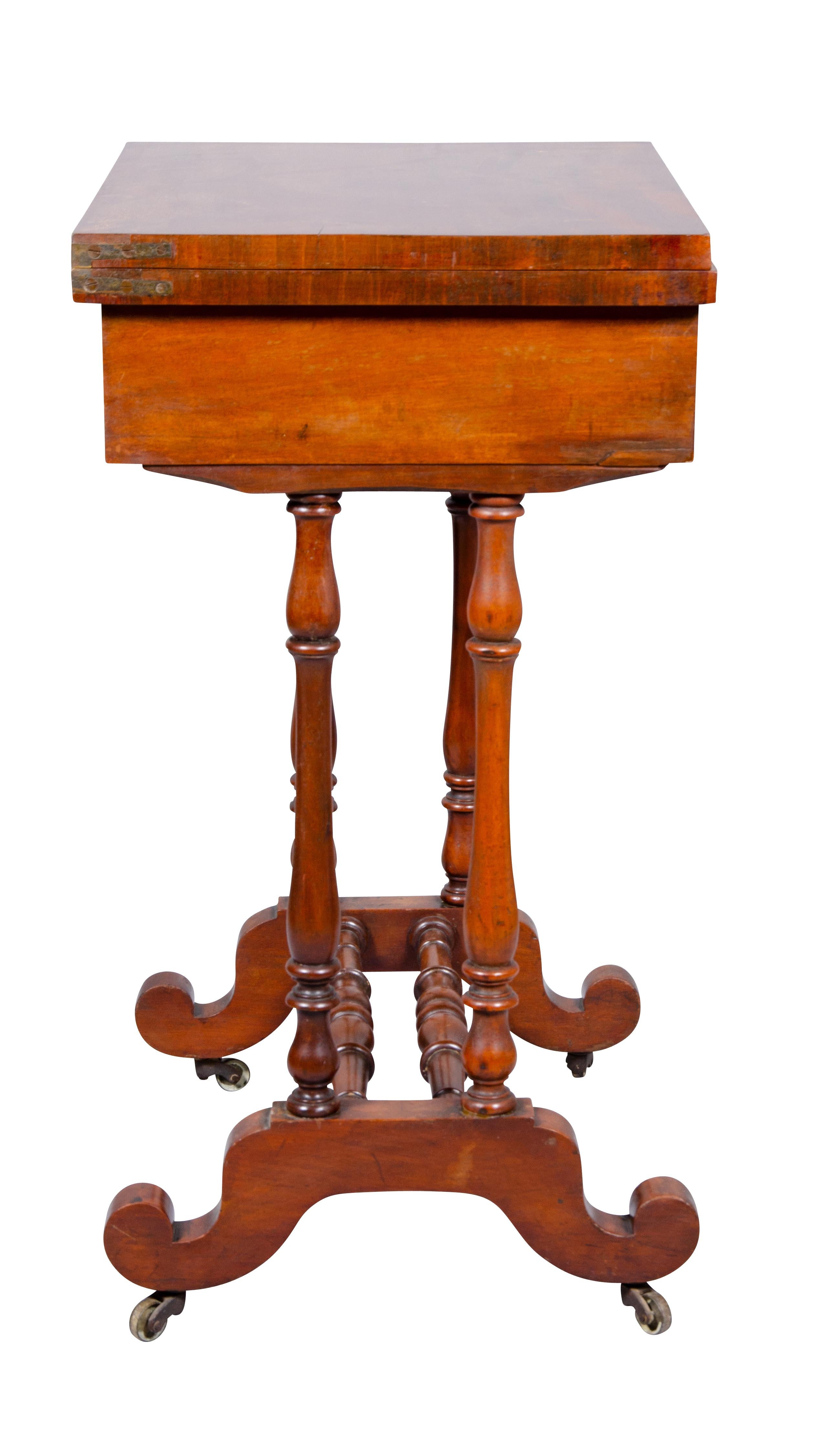 Spieltisch aus Mahagoni im späten Regency-Stil im Angebot 1