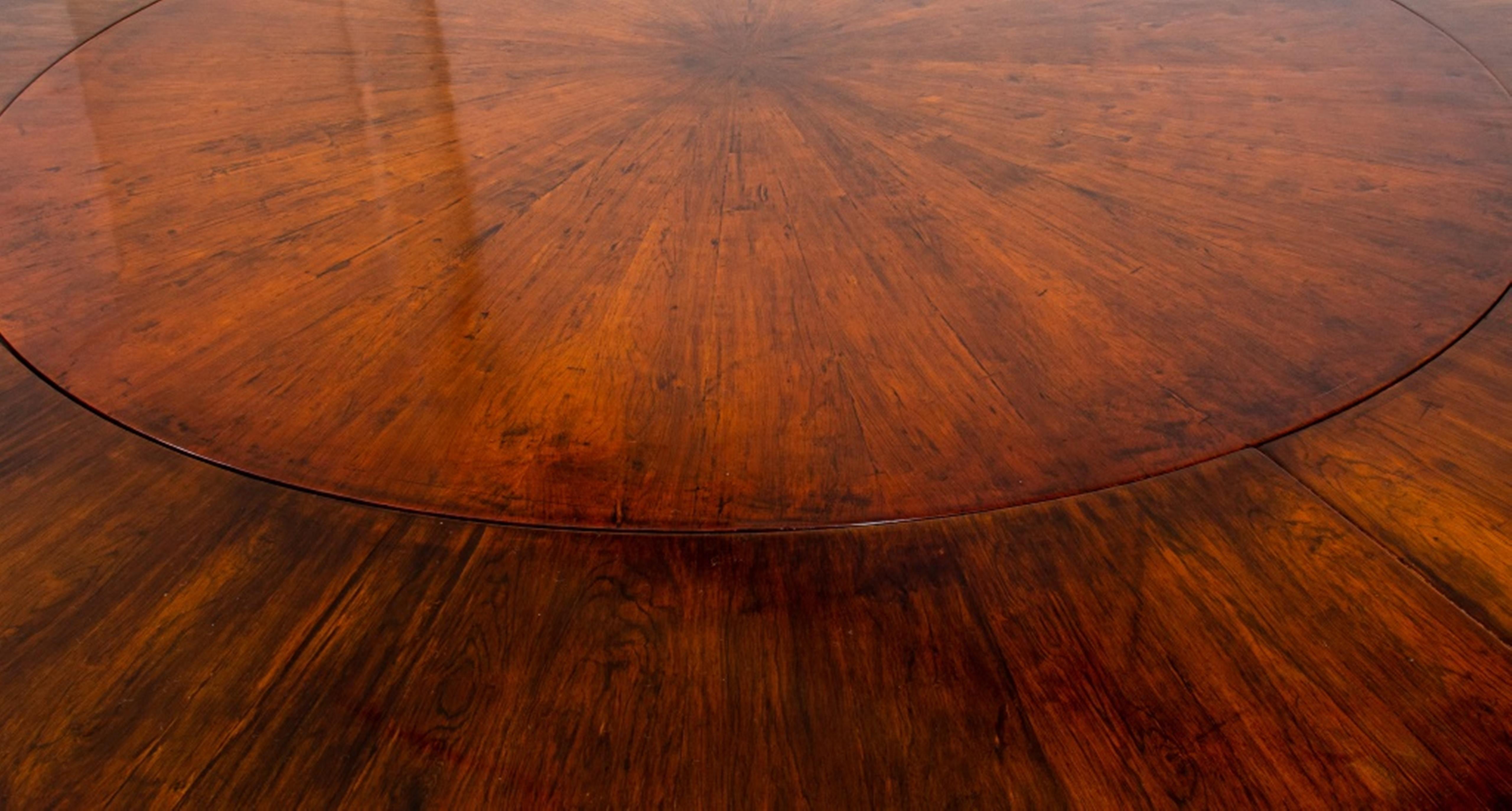Late Regency Style Circular Expanding Dining Table In Good Condition In New York, NY