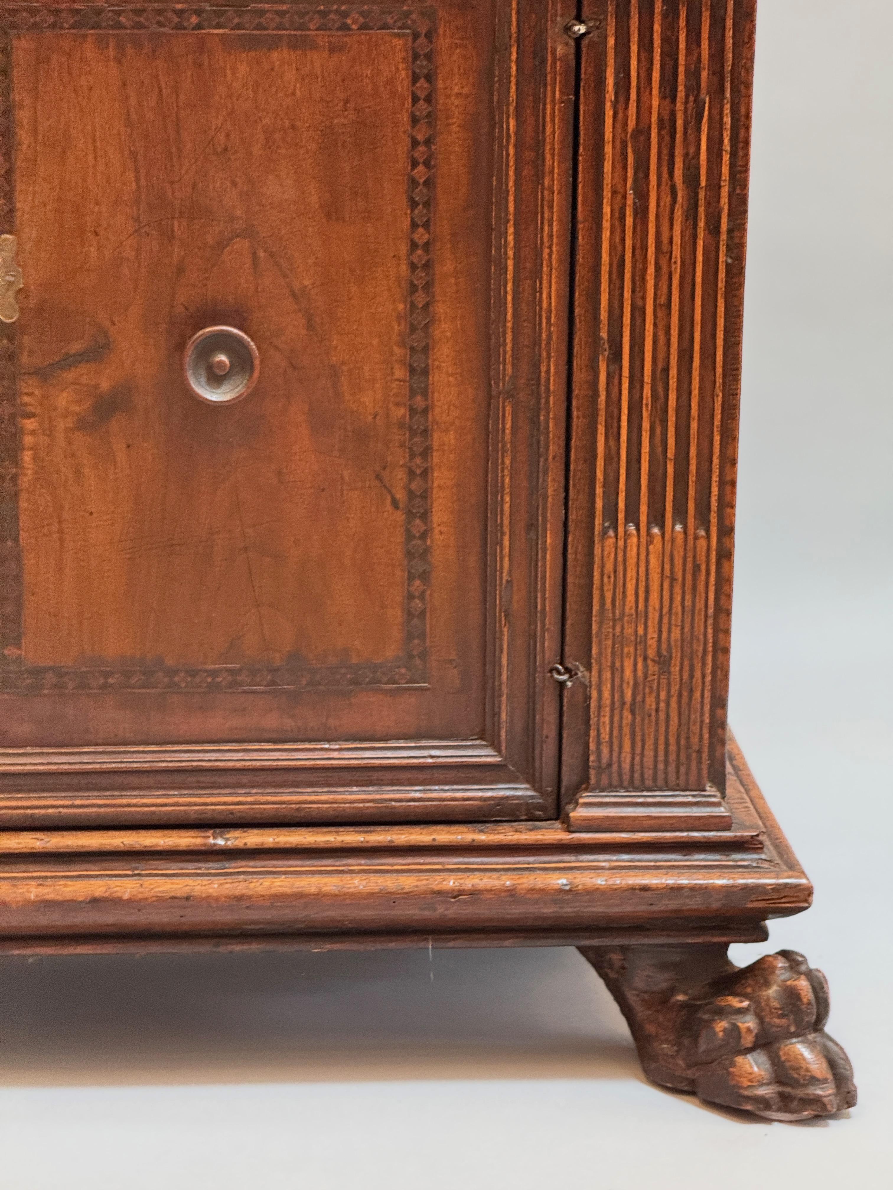 Credenza italiana del tardo Rinascimento del XVI secolo In condizioni buone in vendita a Middleburg, VA