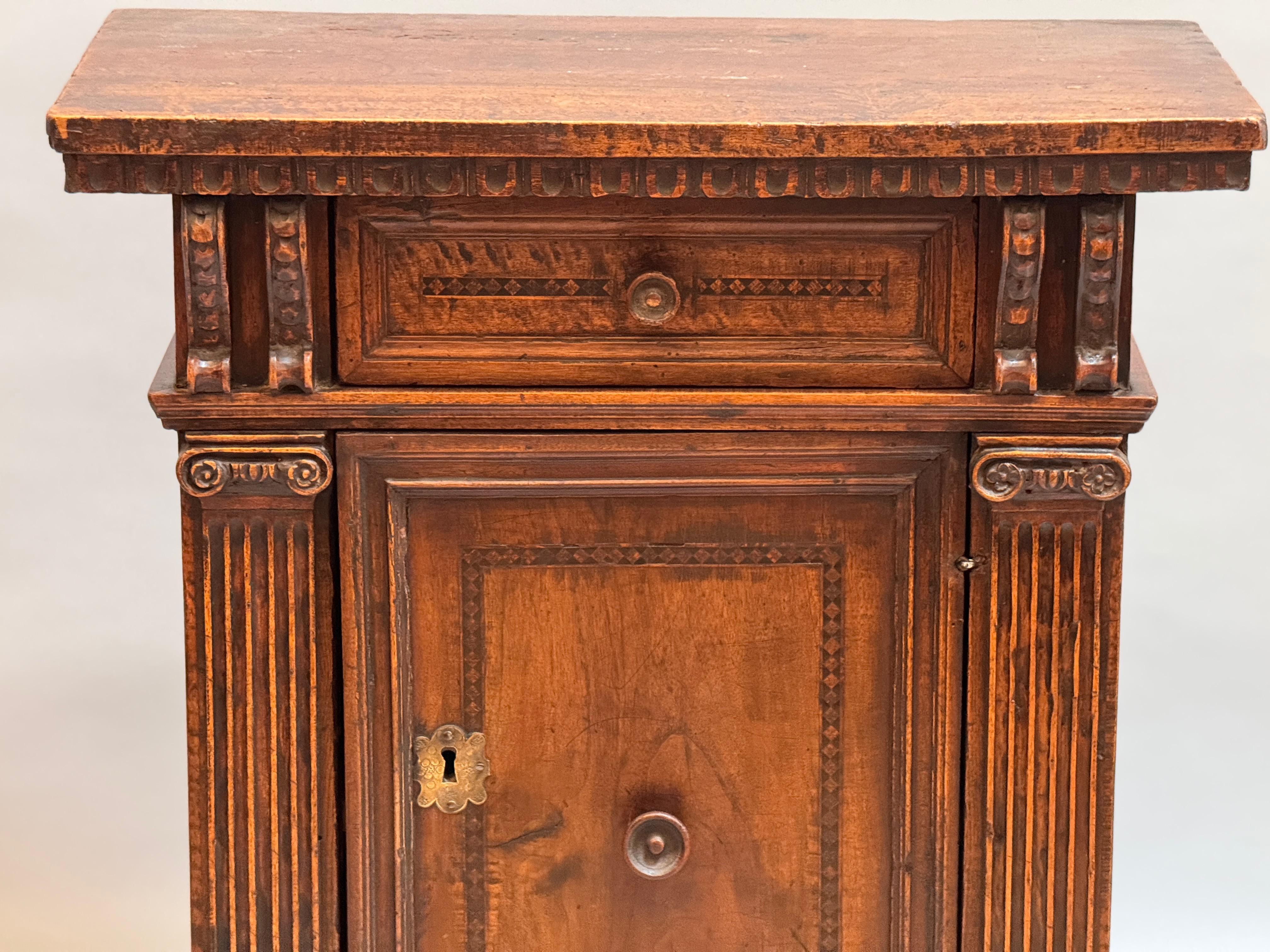 Fino al XVIII secolo Credenza italiana del tardo Rinascimento del XVI secolo in vendita