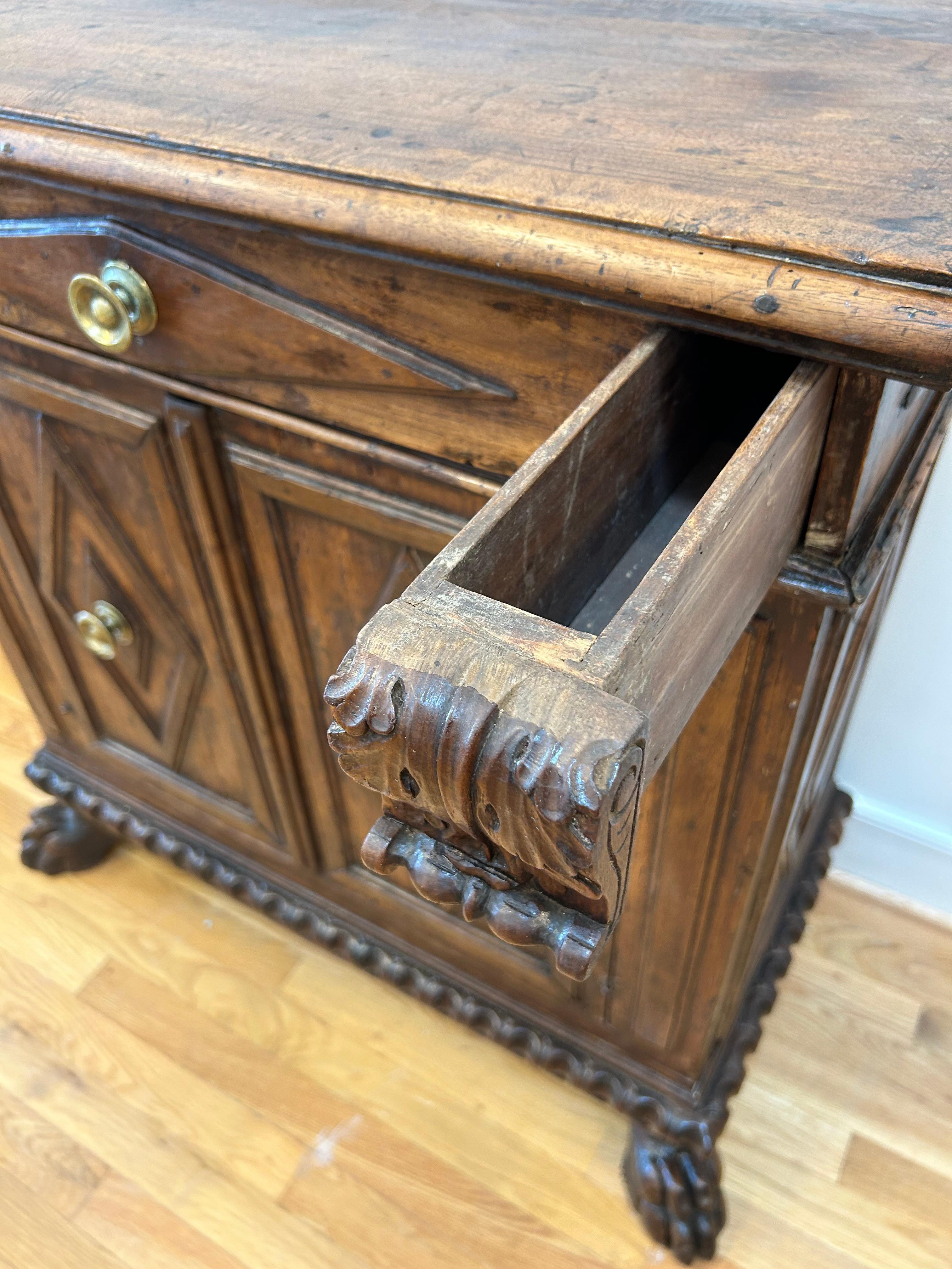 Credenza italiana del Renacimiento tardío del siglo XVI. Nogal en venta