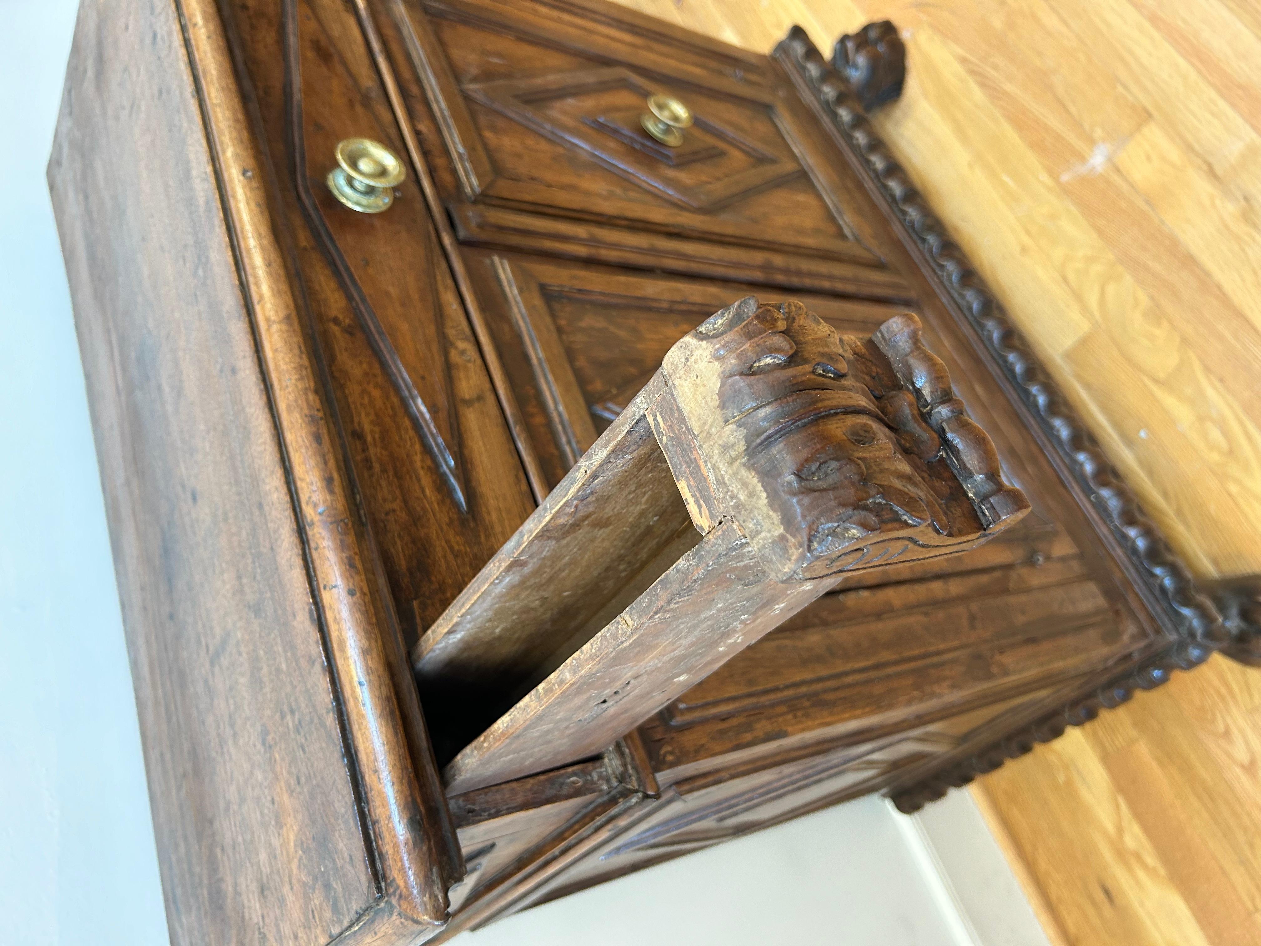 Credenza italiana del Renacimiento tardío del siglo XVI. en venta 2