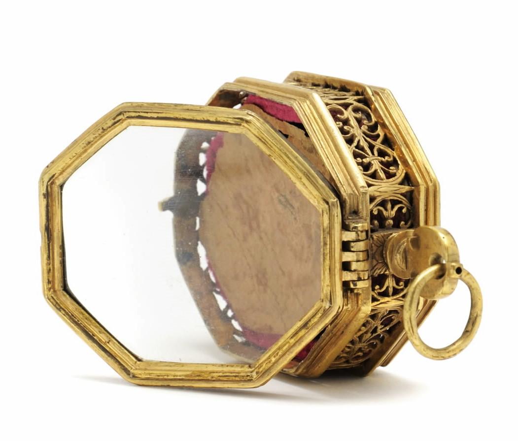 Late Renaissance Octagonal Gilded Brass Reliquary Pendant with Velvet Interior In Good Condition For Sale In Chicago, IL