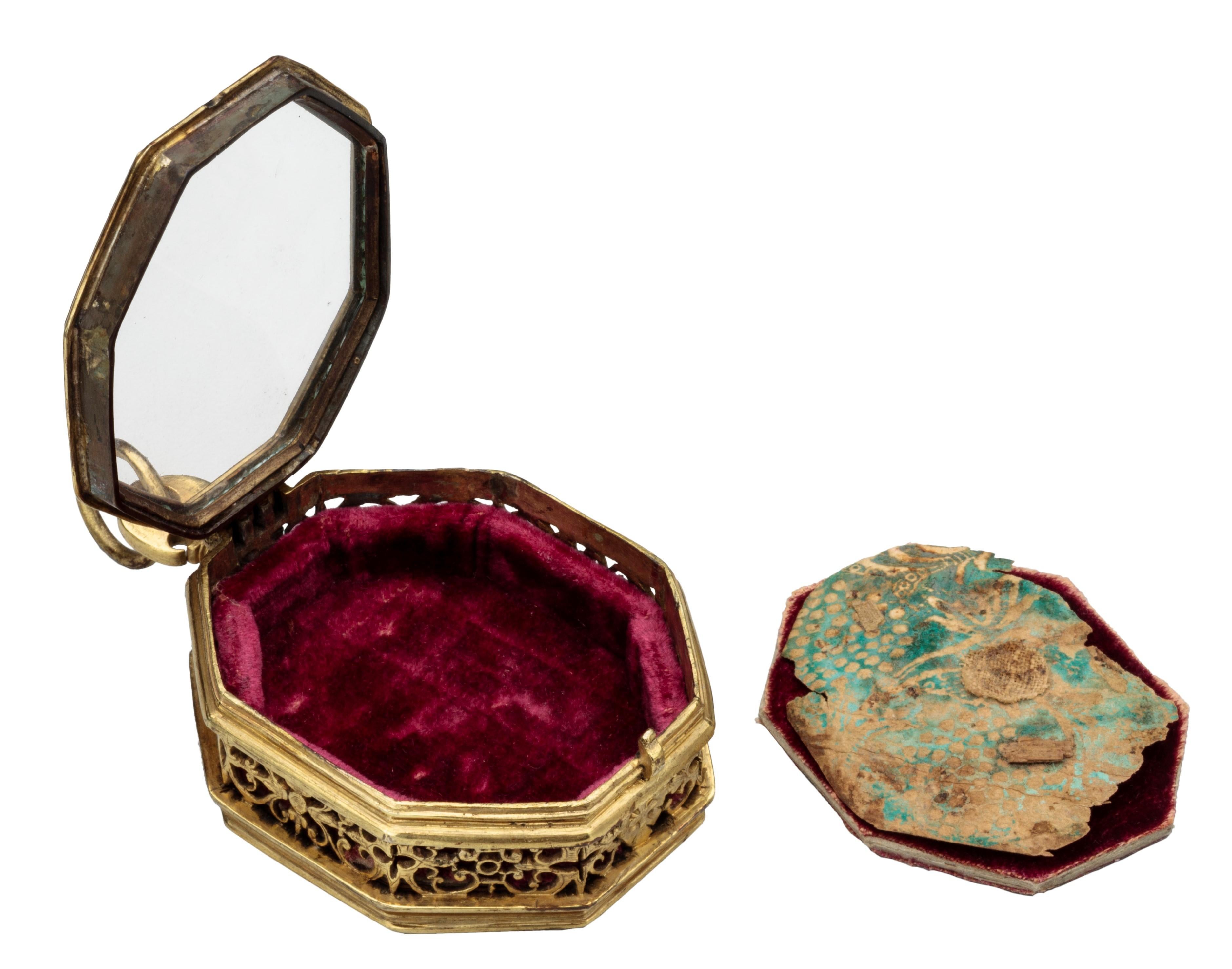 Late Renaissance Octagonal Gilded Brass Reliquary Pendant with Velvet Interior For Sale 1