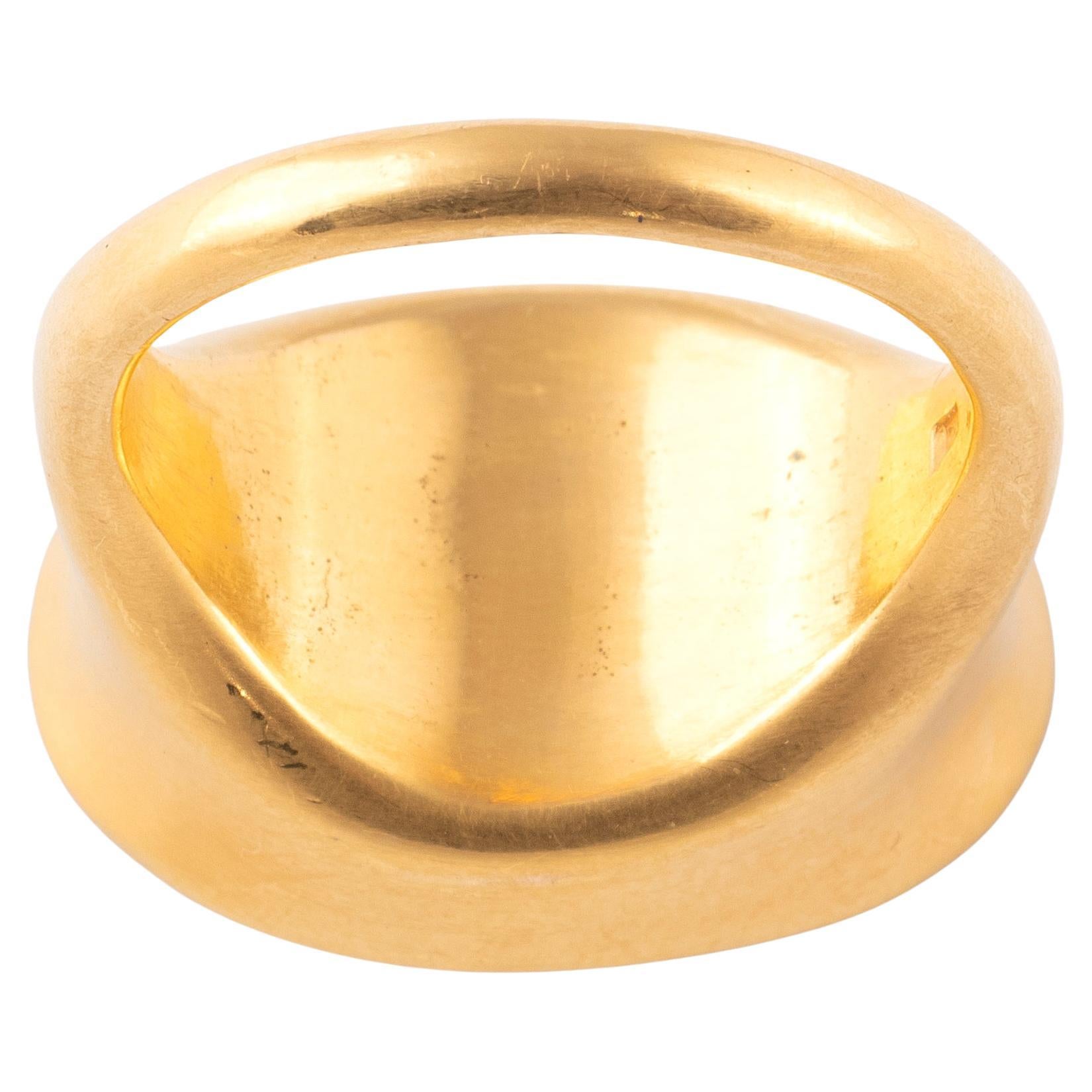 Bague pour homme en camée en or 22ct avec la louve de Rome Unisexe en vente