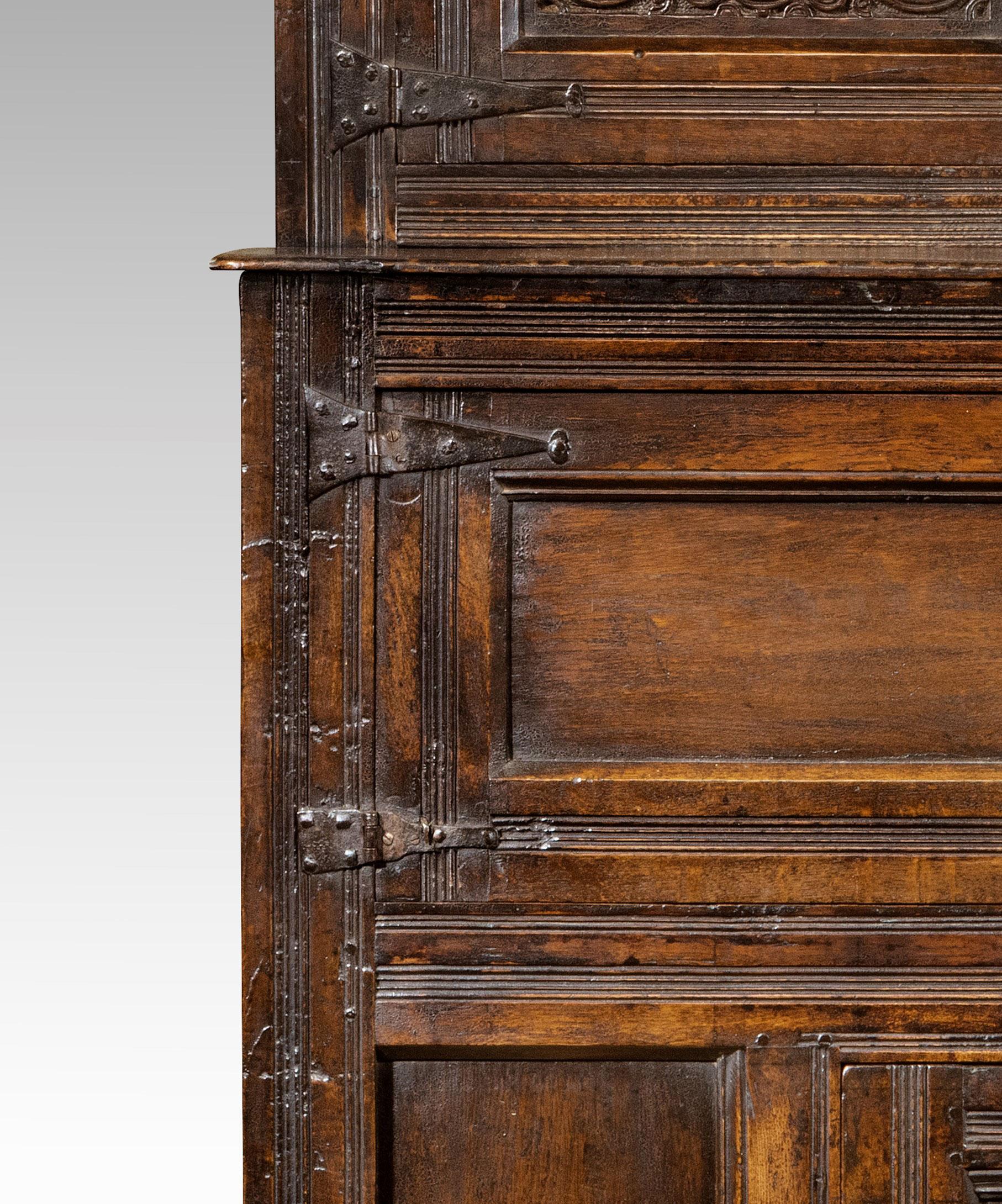 Late 17th Century William and Mary Westmorland Carved Oak Court Cupboard In Good Condition In London, GB