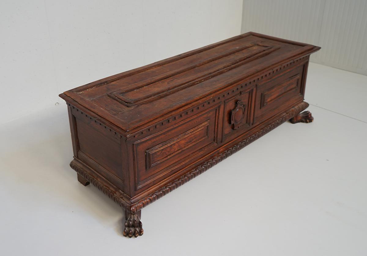 Late Sixteenth Century Chest In Good Condition For Sale In Roveredo In Piano, IT