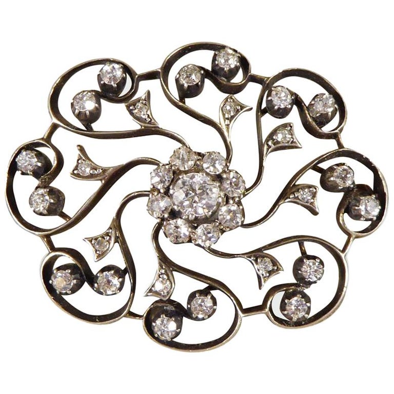 Late Victorian 1.10 Carat Total Diamond Flower Cluster Brooch in Gold ...