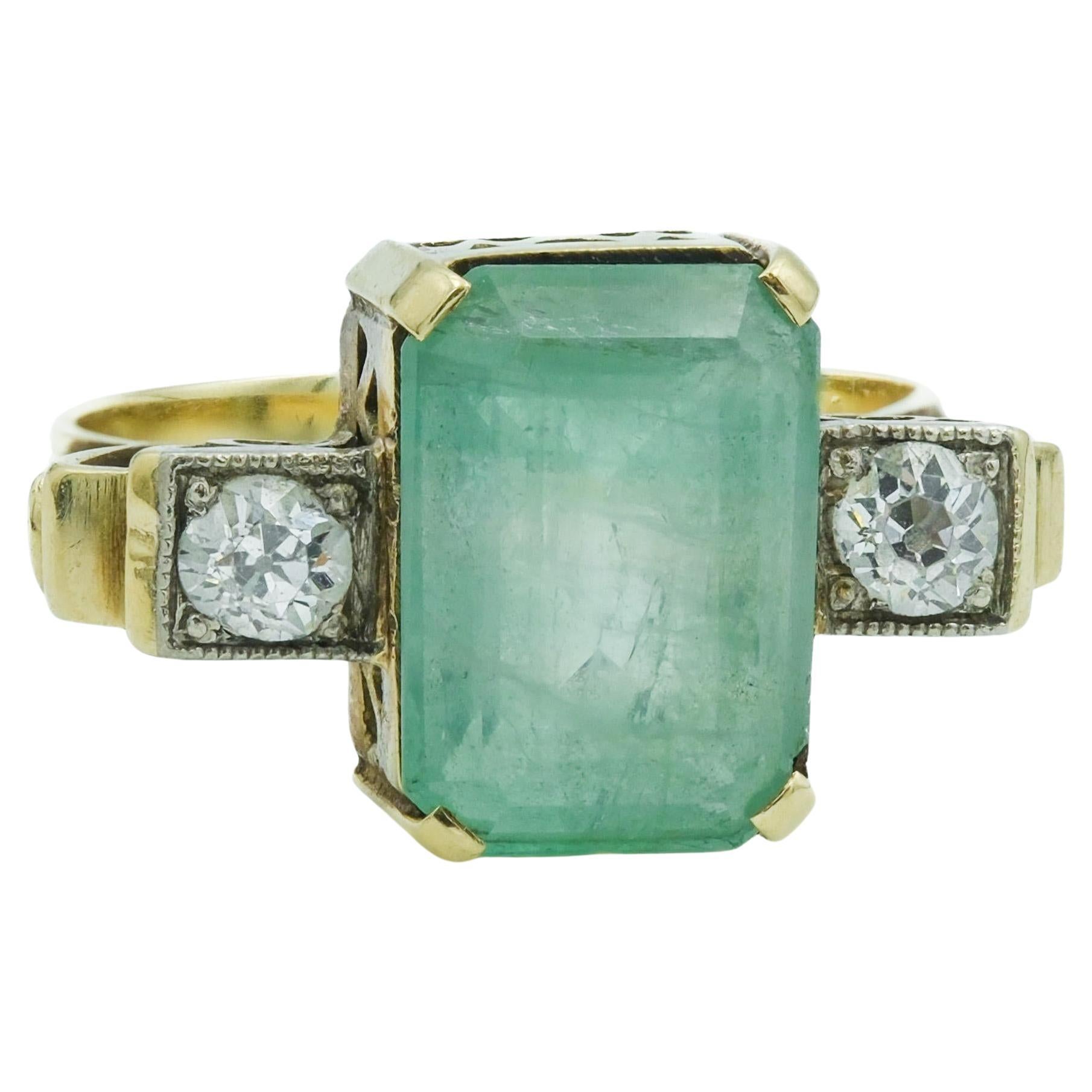 Late Victorian 14 Karat Yellow Gold Emerald & Diamond Three-Stone Geometric Ring For Sale