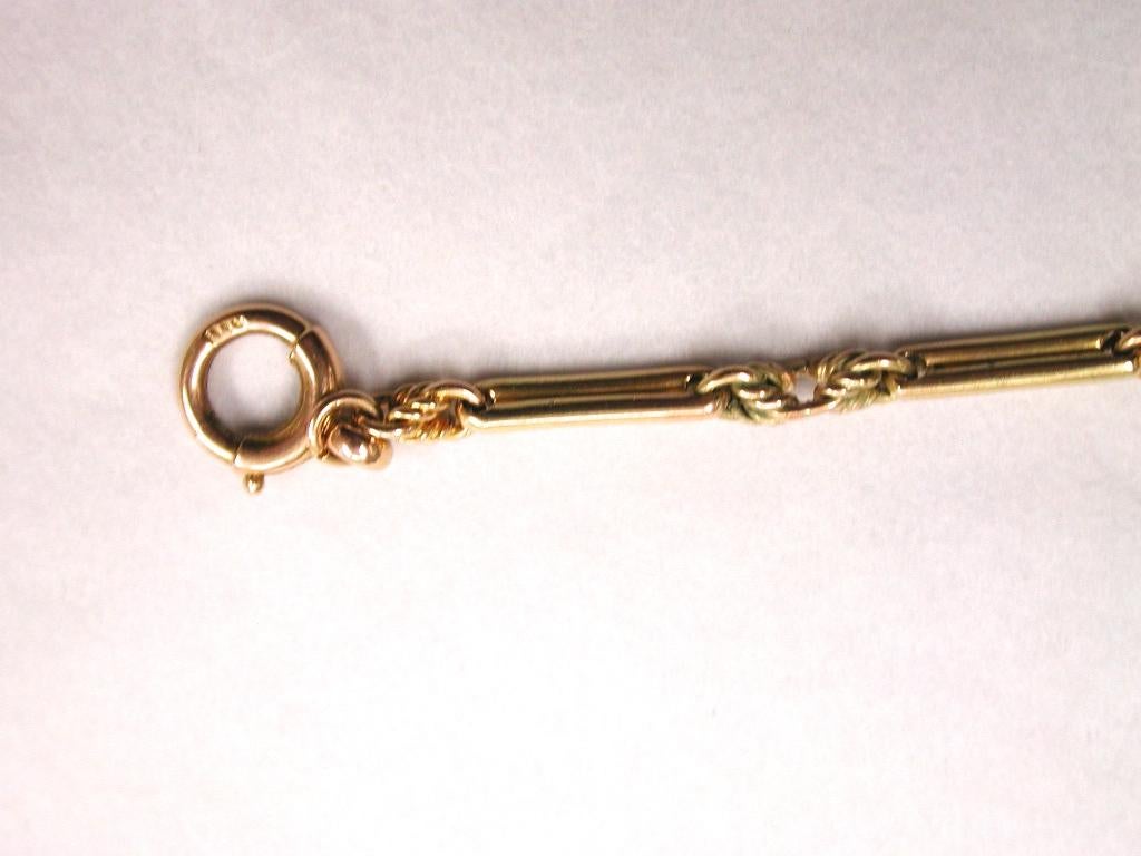 Late Victorian 15ct Gold Fancy Link Albert Chain, dated circa 1895
Beautifully made in a heavy gauge of 15 Ct Gold which hasn't been available since 1932.
Both end clips have a 15 ct hallmark and there is also one at the end of the chain.
If  the