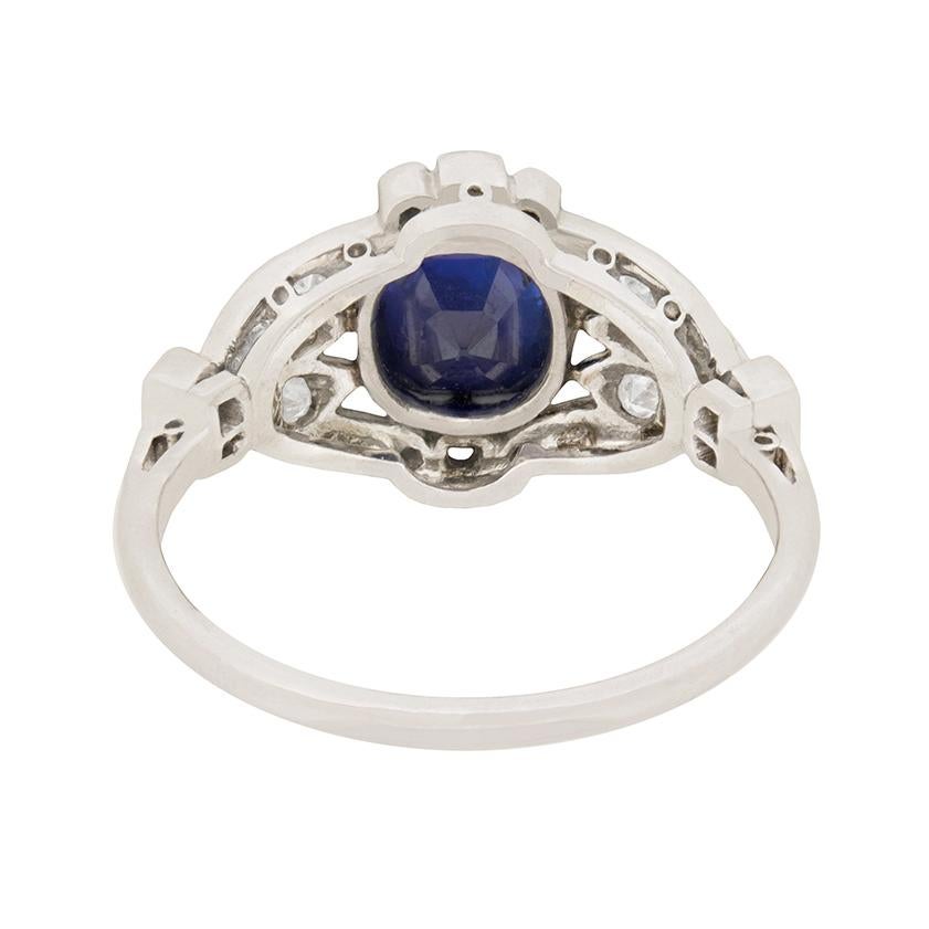 Late Victorian 1.60 Carat Sapphire and Diamond Cluster Ring, circa 1900s In Excellent Condition In London, GB