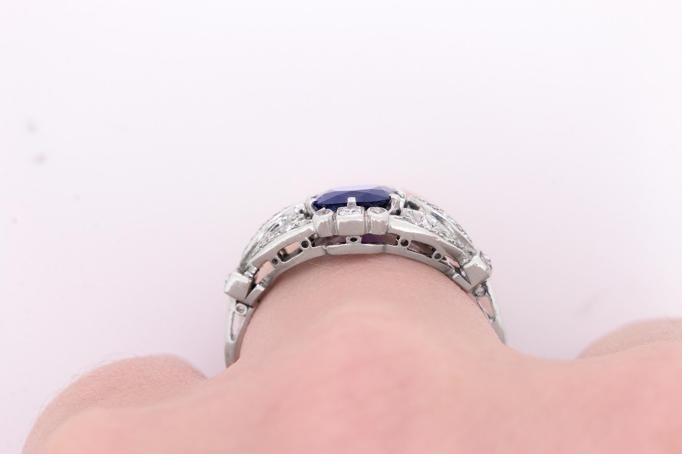 Late Victorian 1.60 Carat Sapphire and Diamond Cluster Ring, circa 1900s 2