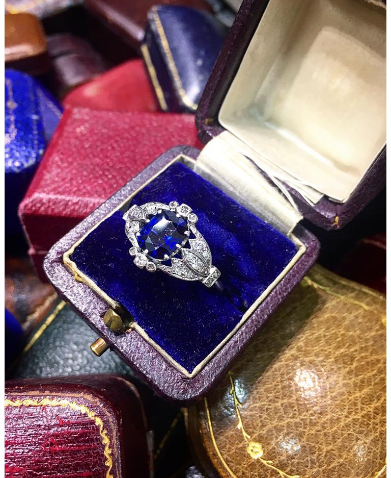 Late Victorian 1.60 Carat Sapphire and Diamond Cluster Ring, circa 1900s 3