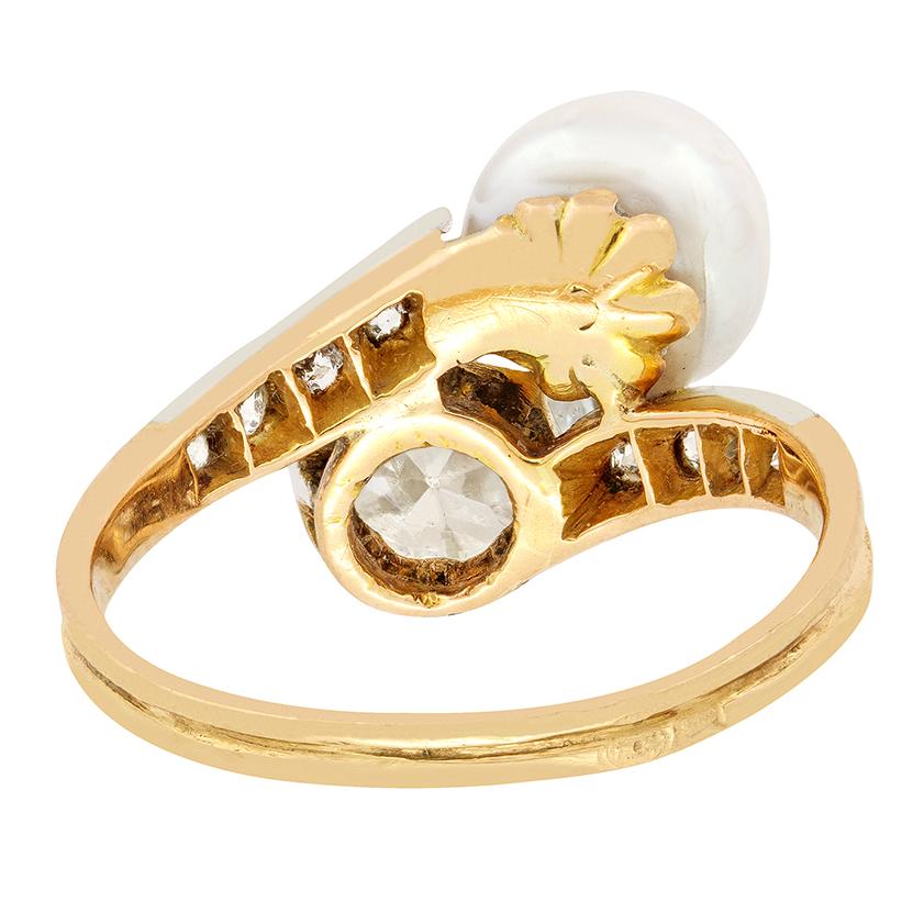 Late Victorian 1.70ct Diamond and Pearl Two Stone Twist Ring, c.1900s In Good Condition In London, GB