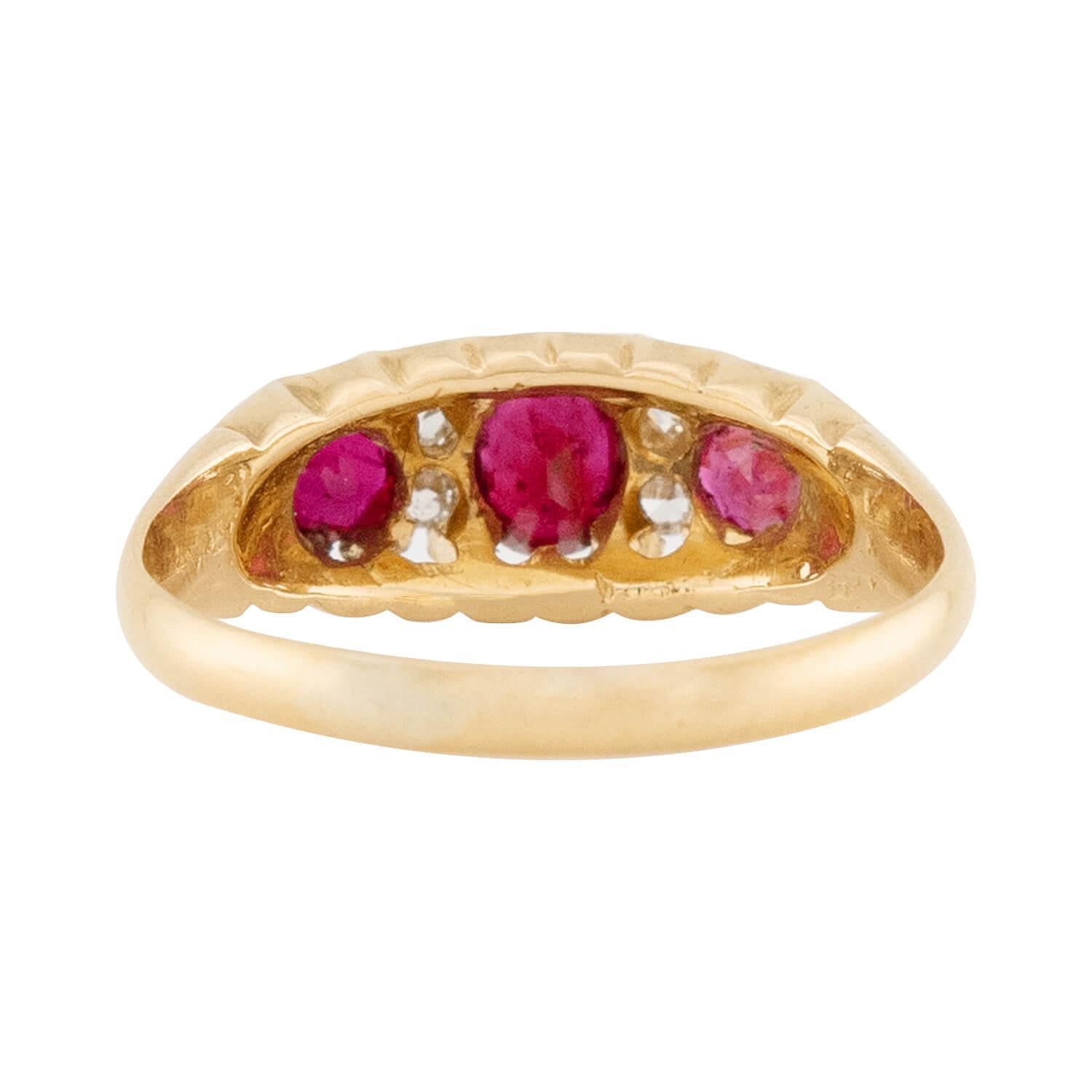 Anello di rubino e diamanti tardo vittoriano a 18 carati In condizioni buone in vendita a Narberth, PA
