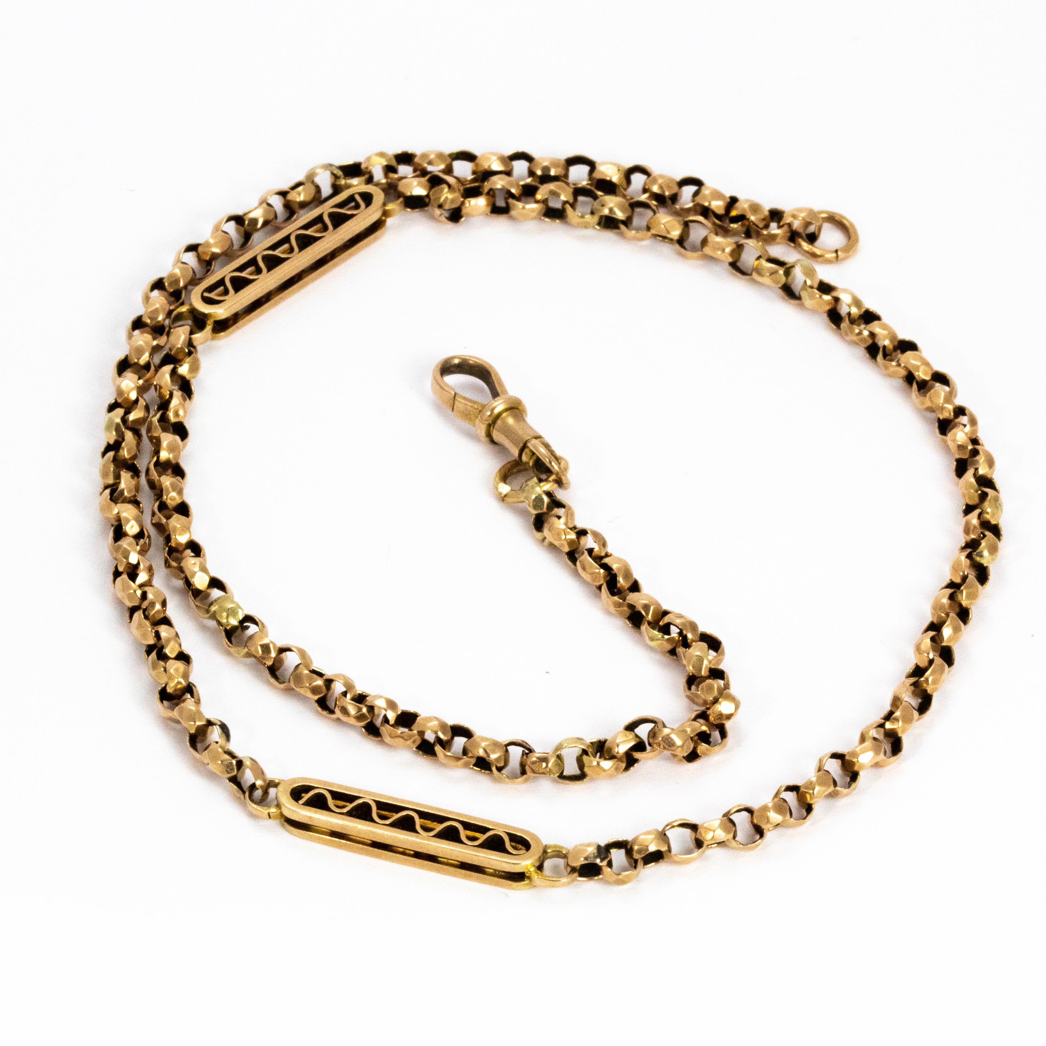 Late Victorian charming loop chain and link 9ct necklace.

Necklace length: 20.5inches
