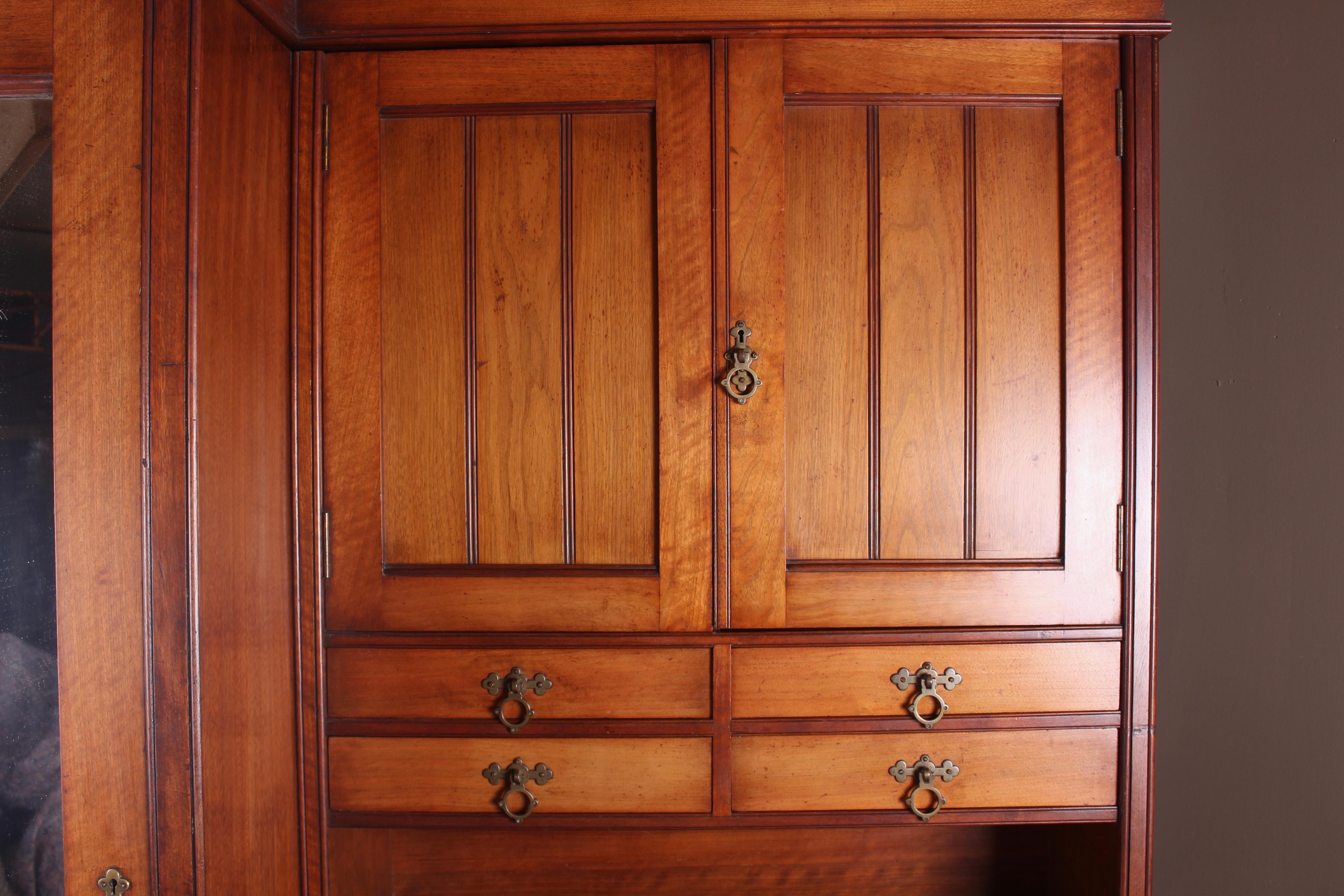 Late Victorian Aesthetic Movement Walnut Wardrobe by W Walker & Sons, London In Good Condition In Heathfield, East Sussex