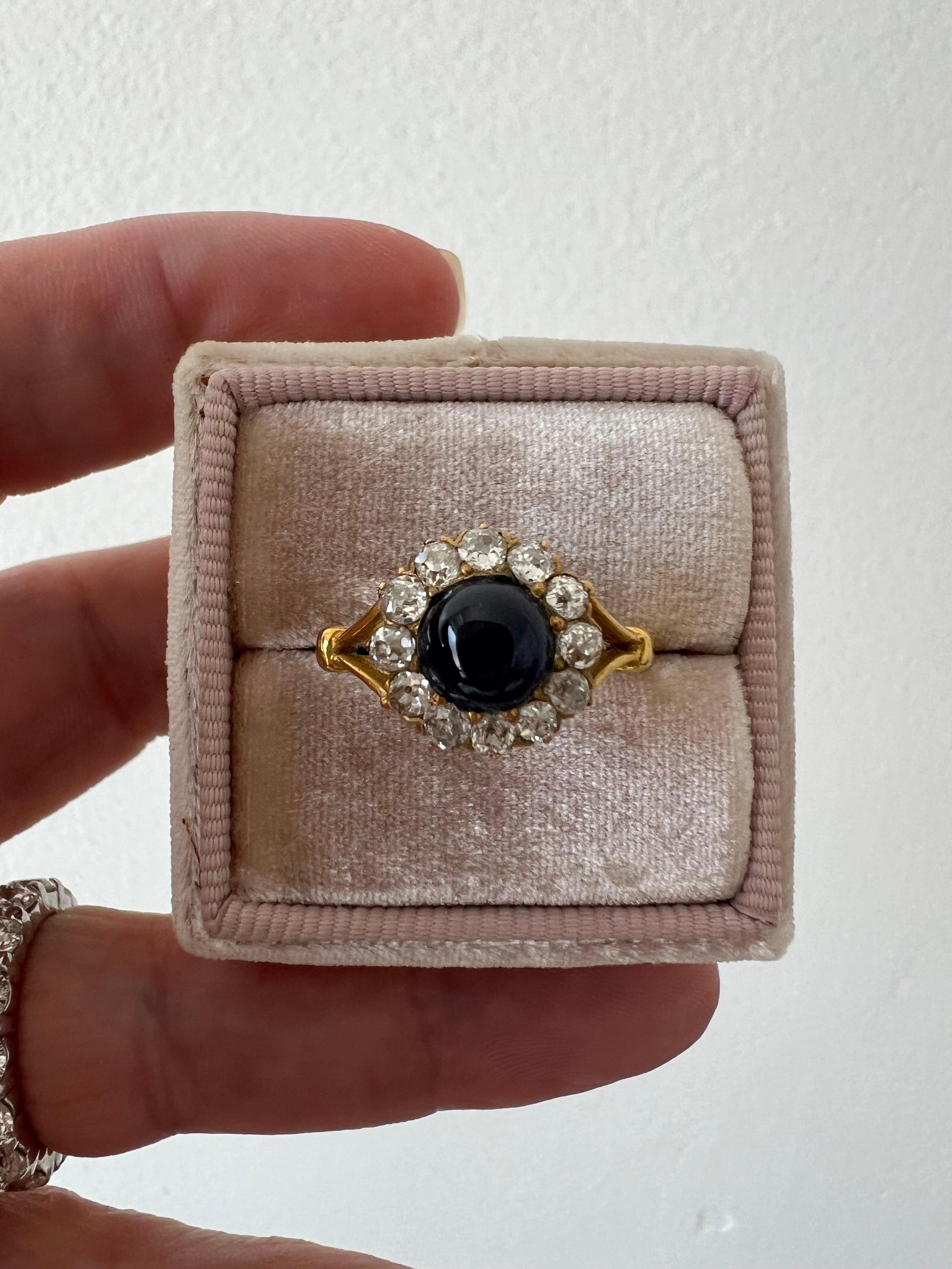 Late Victorian Antique 18K Yellow Gold Diamond and Sapphire Cabochon Ring - 1.85 For Sale 2