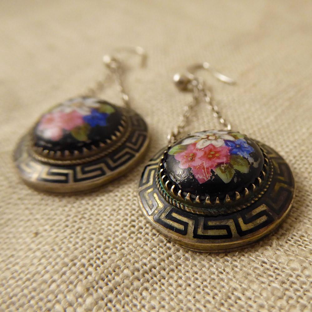 These Late Victorian Porcelain Earrings feature a colourful floral motif. Perfect for an antique inspired look! 

Condition: Good, slightest signs of wear due to age and use. Slight surface scratches on front (please see images)
Defects: None
Date /