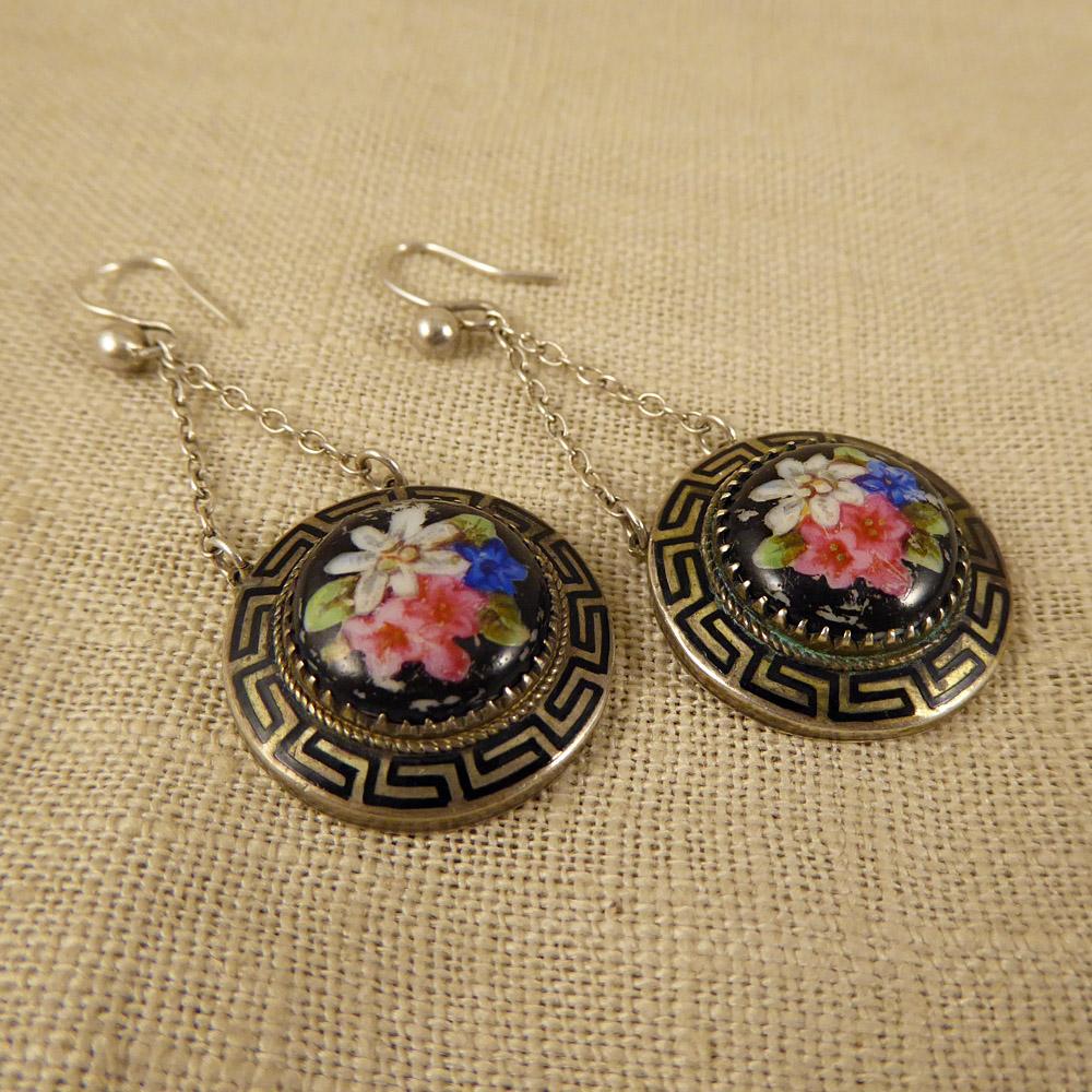 Late Victorian Antique Porcelain Flower Silver Earrings In Good Condition In Yorkshire, West Yorkshire