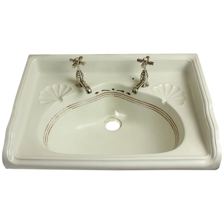 Late Victorian Basins with Brackets, 20th Century For Sale at 1stDibs
