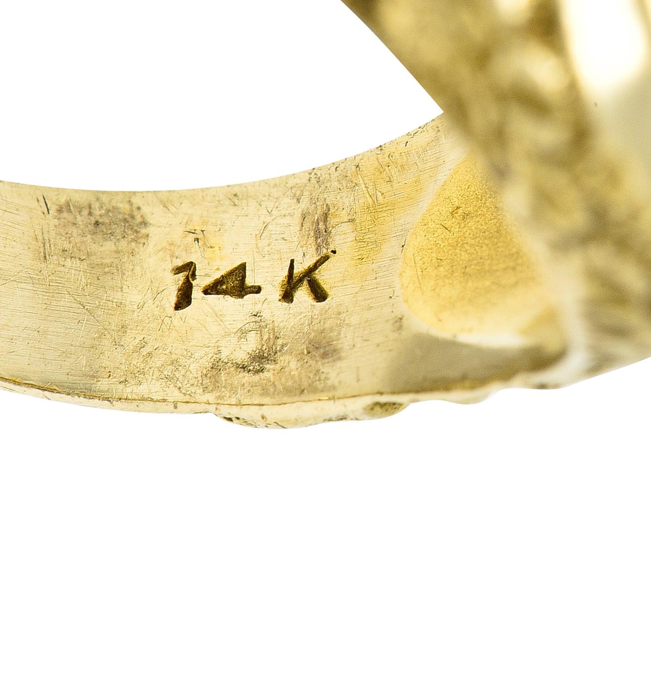 Spätviktorianischer schwarzer Opal 14 Karat Gold Unisex-Siegelring mit Blumenmuster im Angebot 3