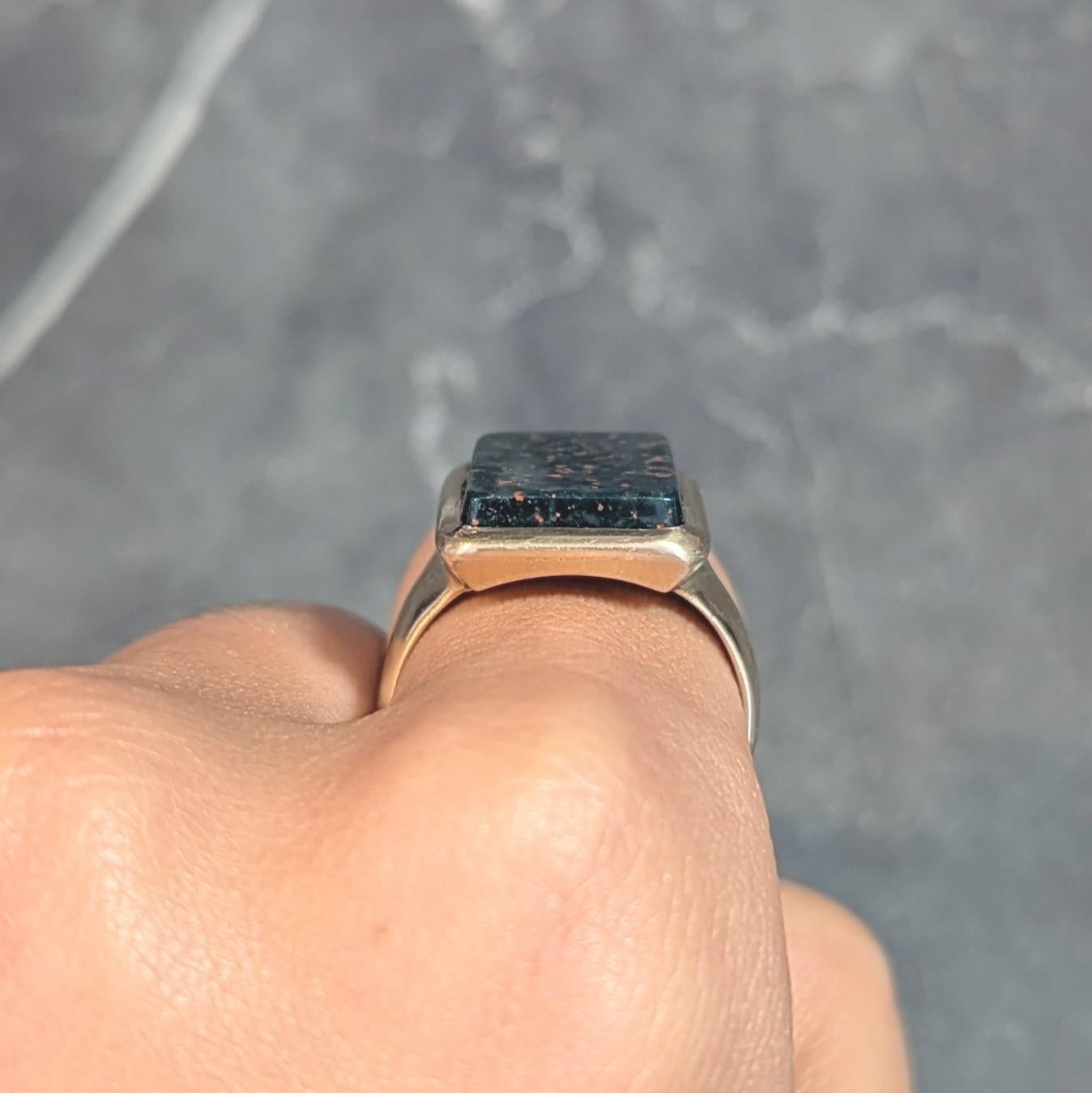 Late Victorian Bloodstone 14 Karat Yellow Gold Antique Unisex Signet Ring 9
