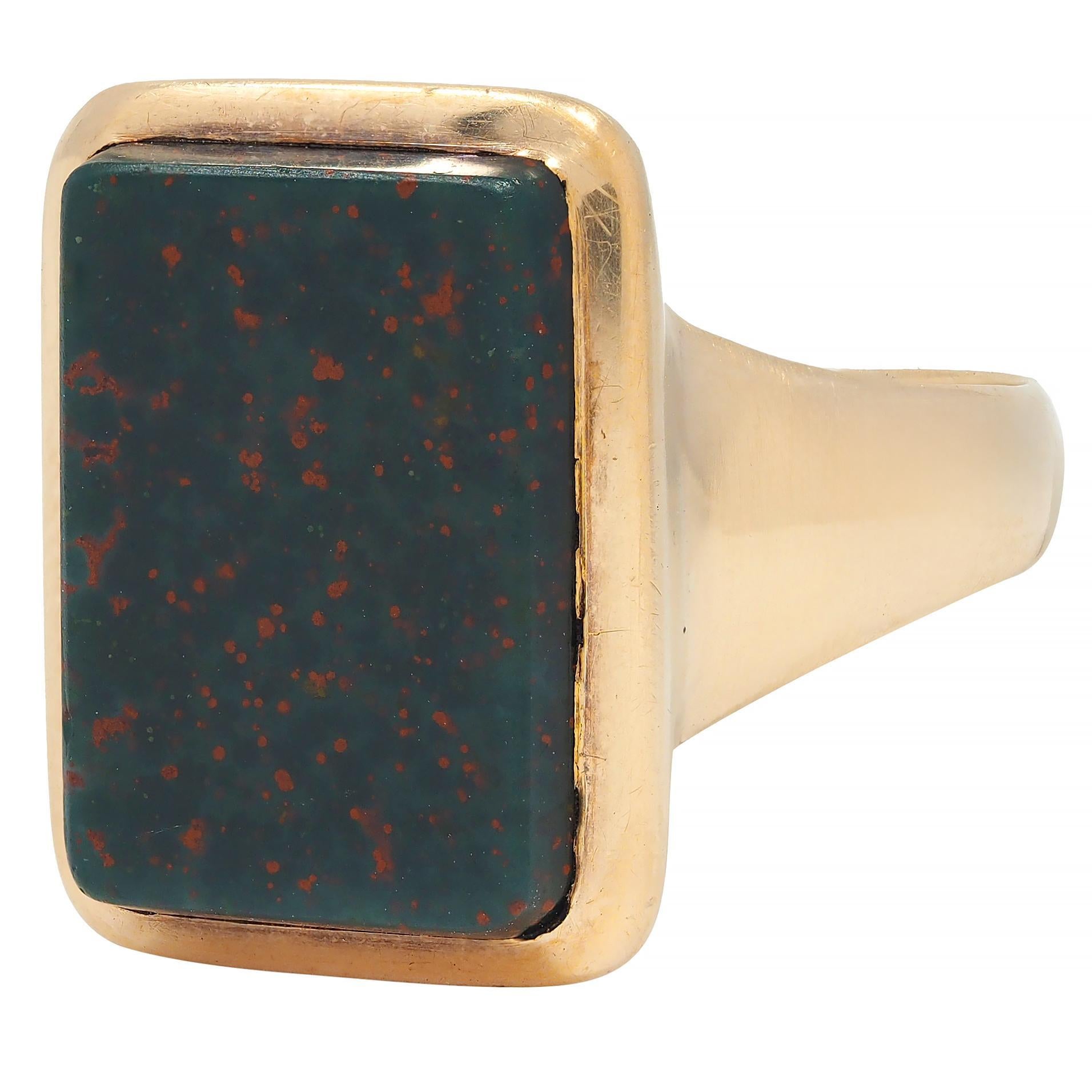 Late Victorian Bloodstone 14 Karat Yellow Gold Antique Unisex Signet Ring 4