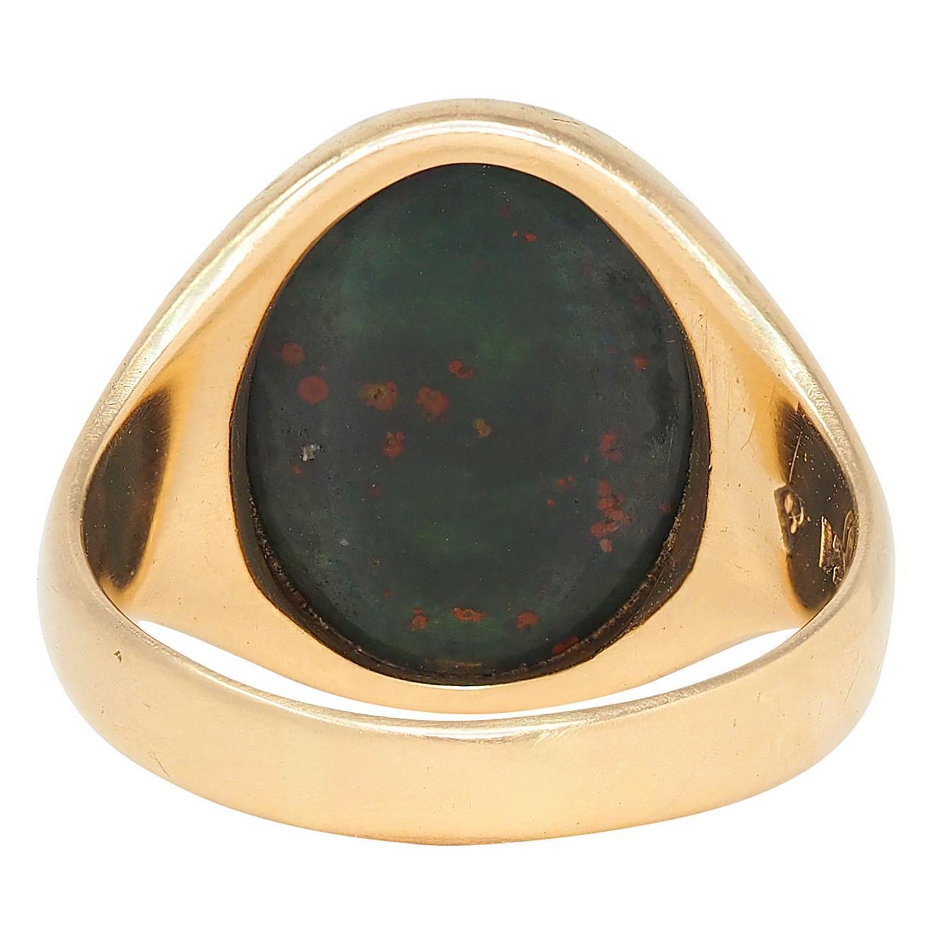 Anello con stemma araldico tardo vittoriano in pietra sanguigna in oro giallo 14K In condizioni ottime in vendita a Philadelphia, PA