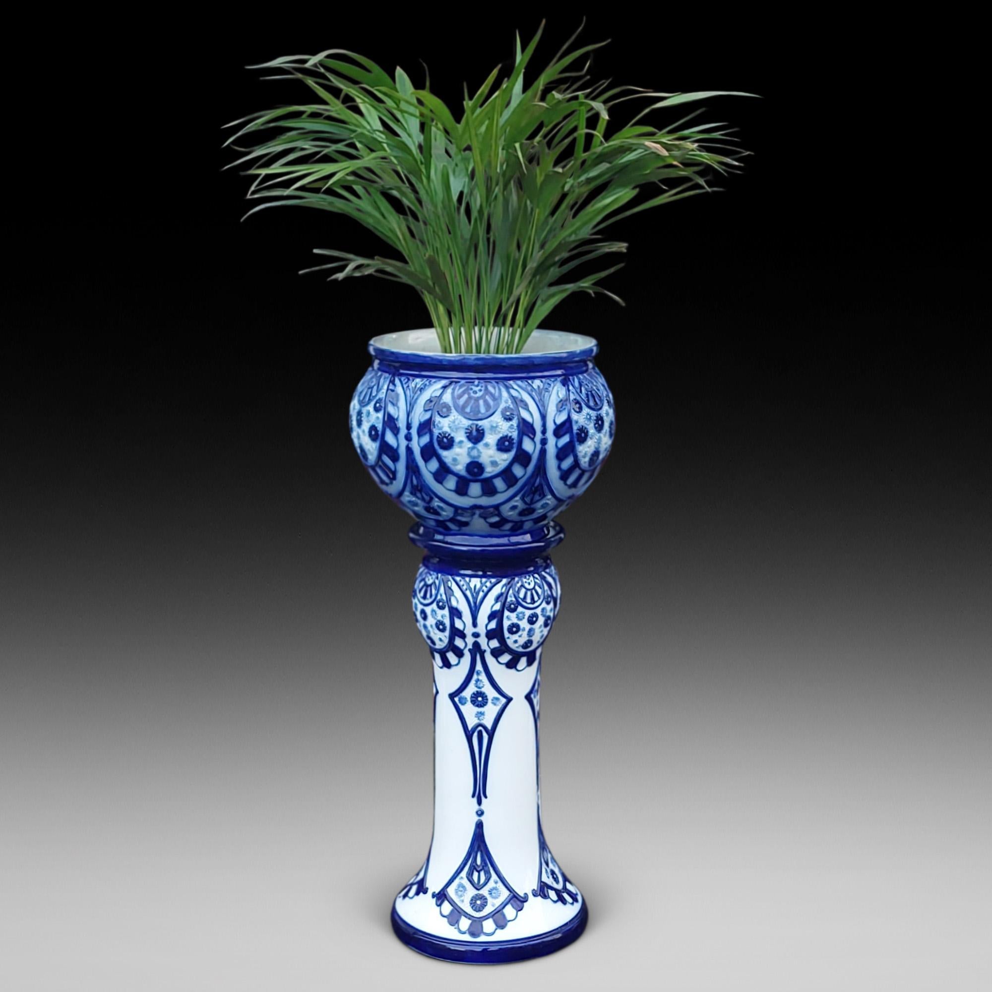Late Victorian Blue and White Porcelain Jardinière on Stand, with lobed floral panels, Staffordshire in the Art Nouveau manner 13