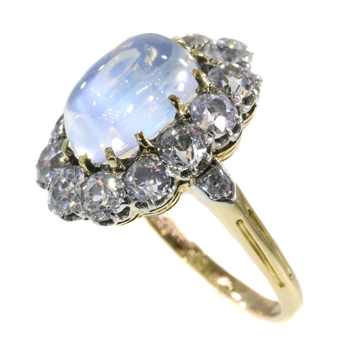 Late Victorian Bluish Moonstone '4.20 Carat' and Diamond '2.16' Carat Ring In Excellent Condition For Sale In Antwerp, BE