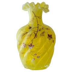 Jarrón de cristal amarillo de Bohemia, victoriano tardío, de Harrach 1890