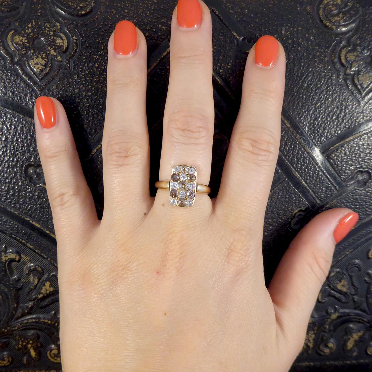 Spätviktorianischer Chequerboard-Ring mit braunem und weißem Diamanten aus 18 Karat Gelbgold im Angebot 1