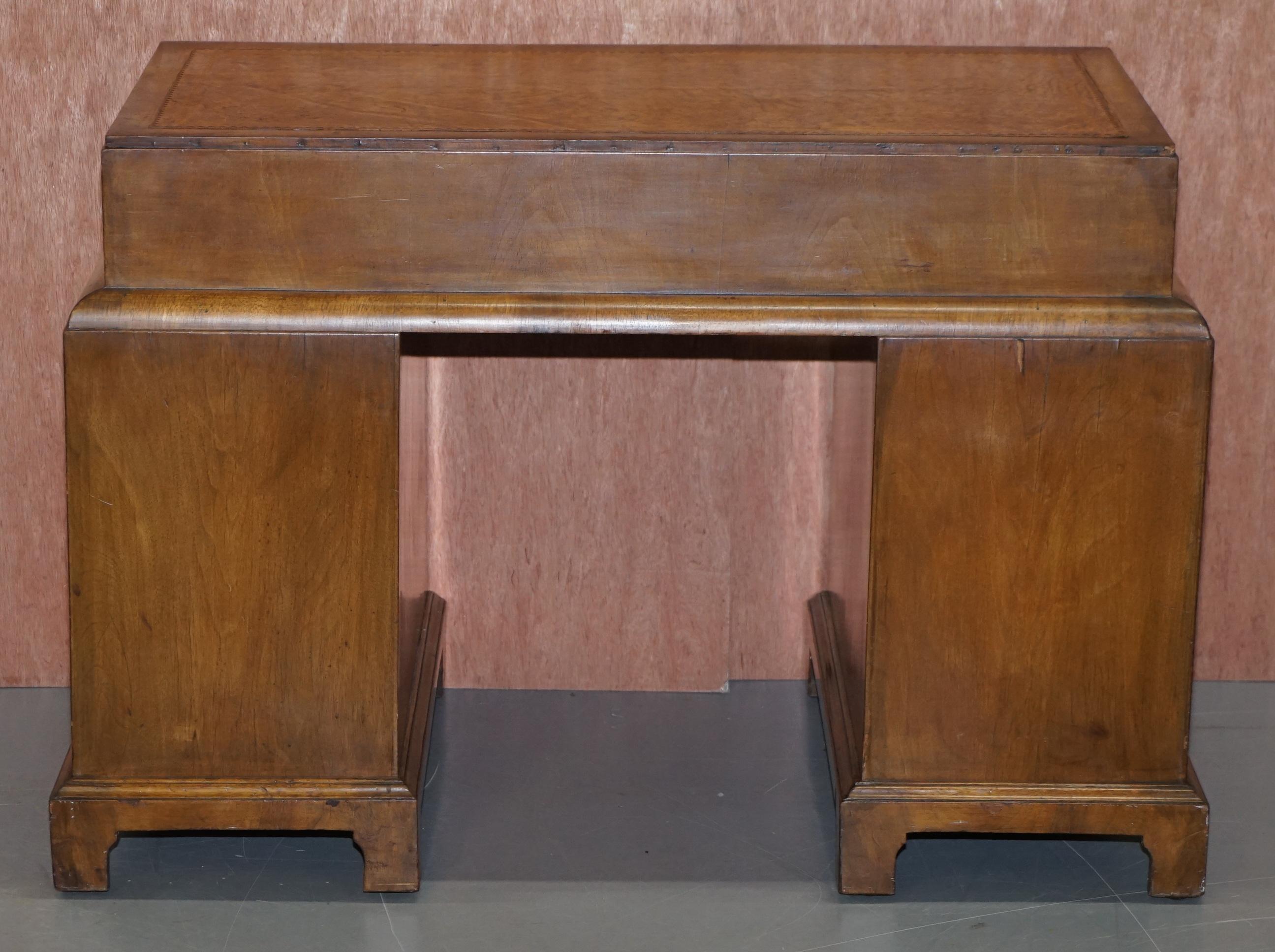 Late Victorian Burl Walnut Cushion Curve Pedestal Desk Brown Leather Surface For Sale 5