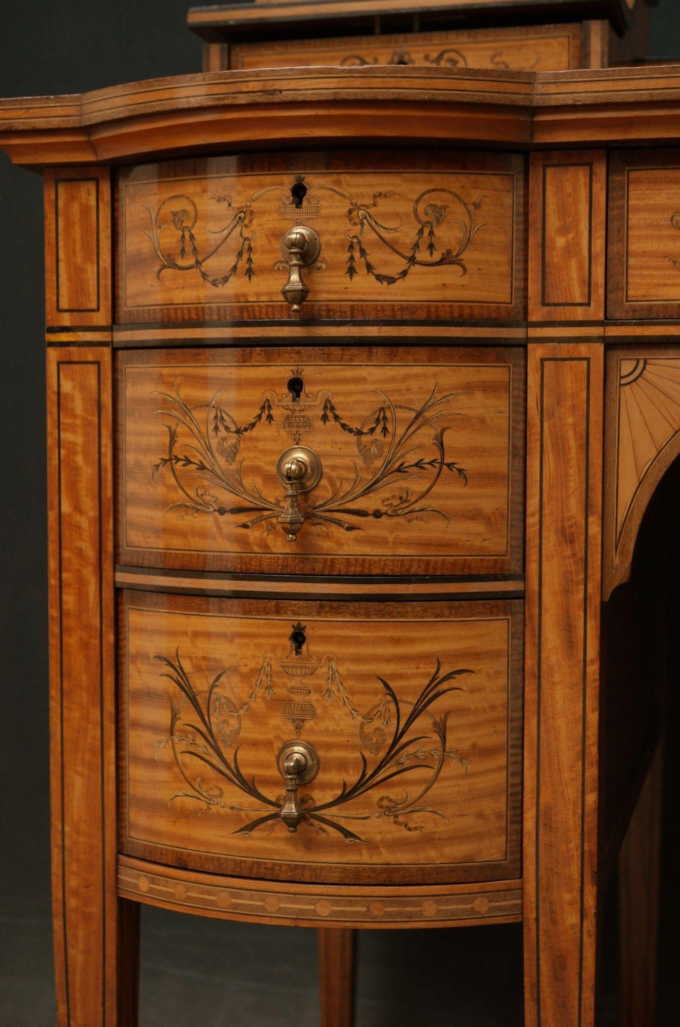 Spätviktorianischer Carlton House-Schreibtisch aus Satinholz im Angebot 7