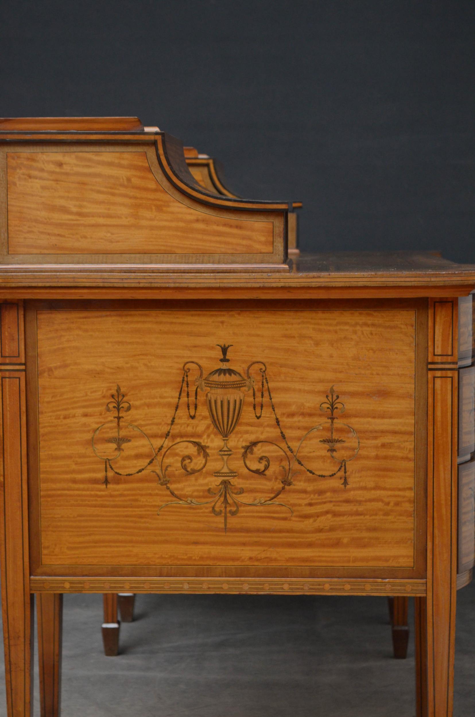 Spätviktorianischer Carlton House-Schreibtisch aus Satinholz im Angebot 10