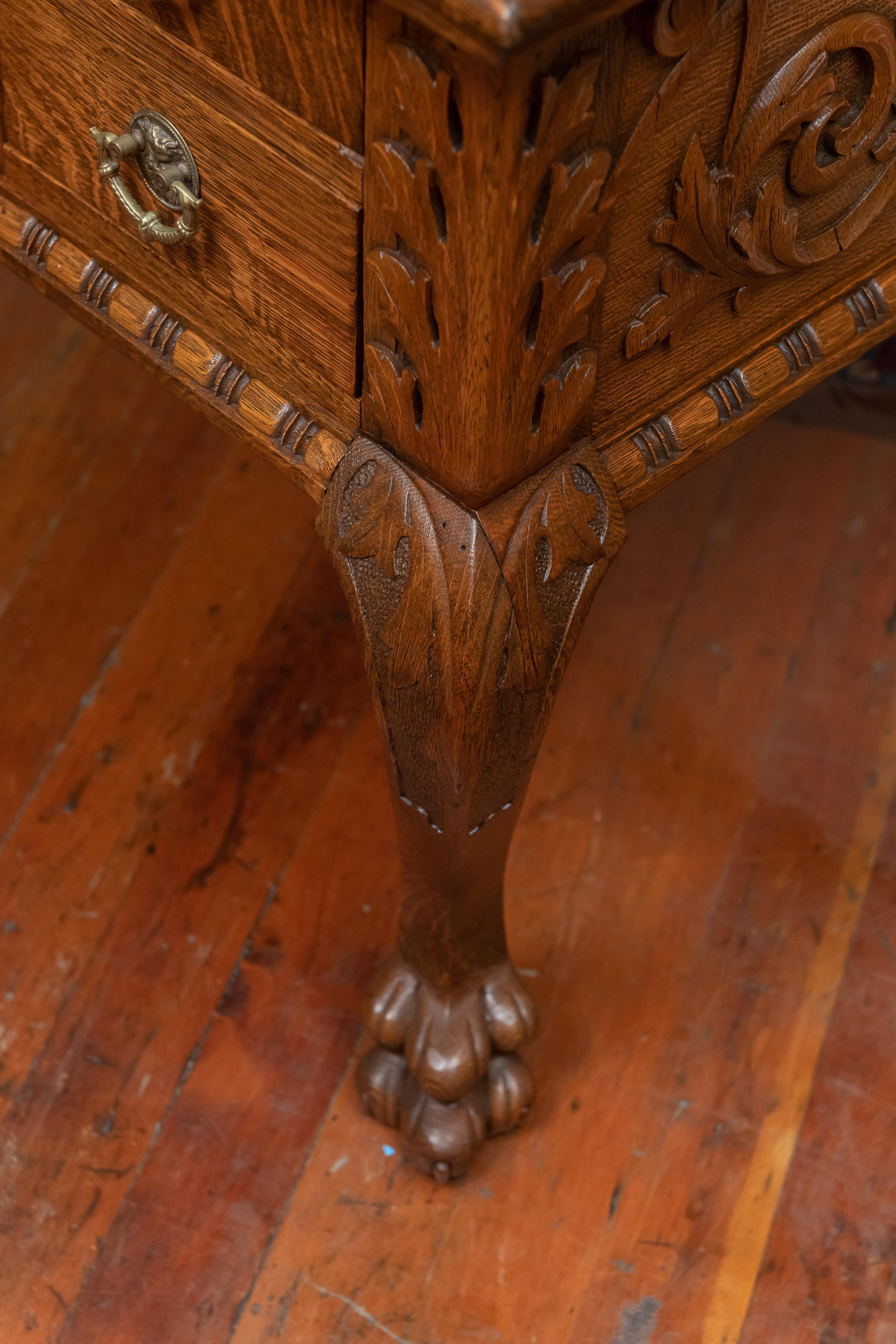Late Victorian Carved American Tiger Oak Library Table, circa 1890s In Good Condition In Petaluma, CA
