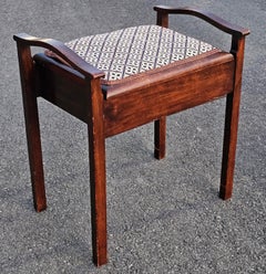 Spätviktorianischer Klavierhocker aus dunklem Nussbaumholz mit Notenfach