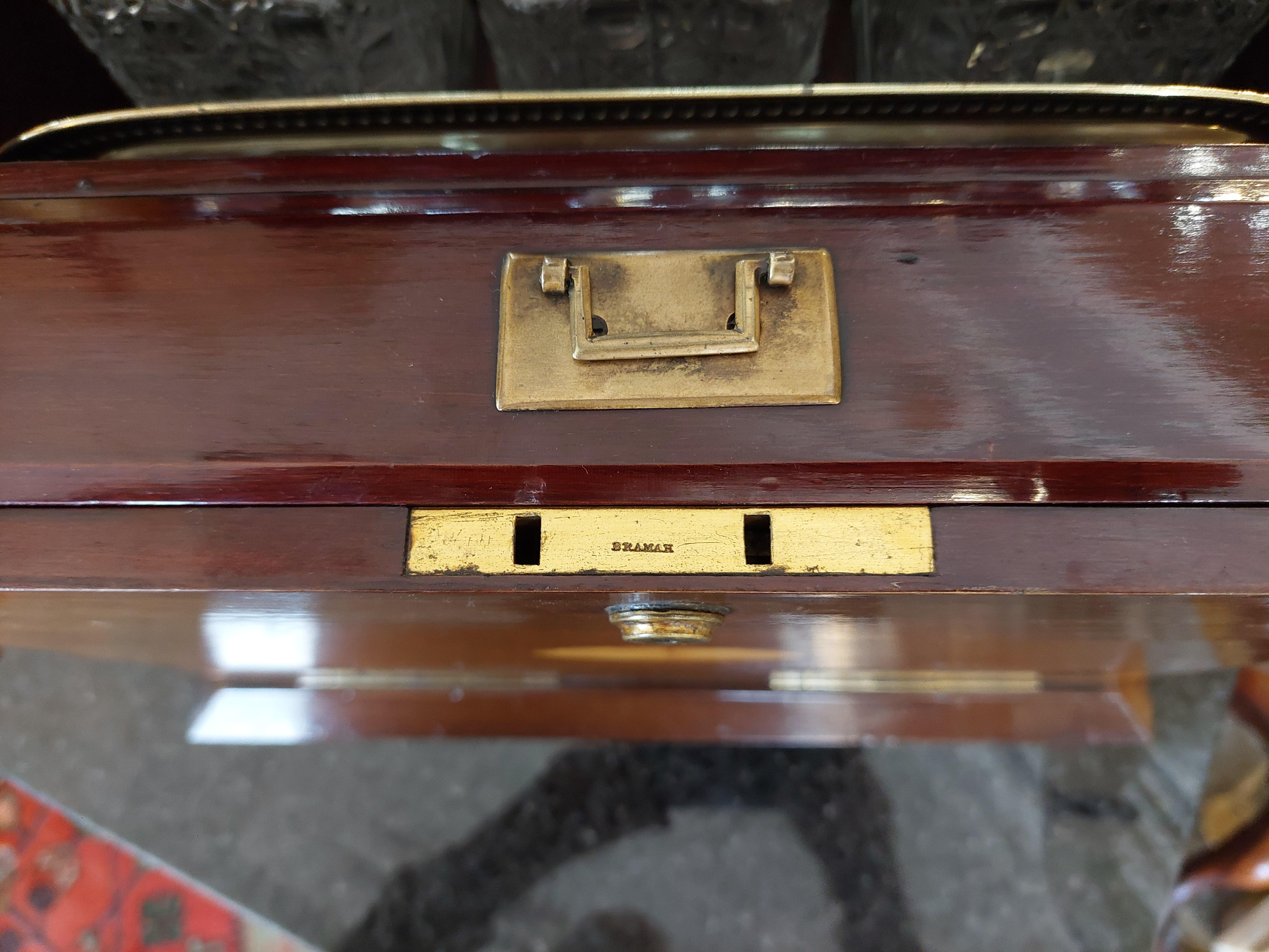Late Victorian Decanter Box & Games Compendium For Sale 4
