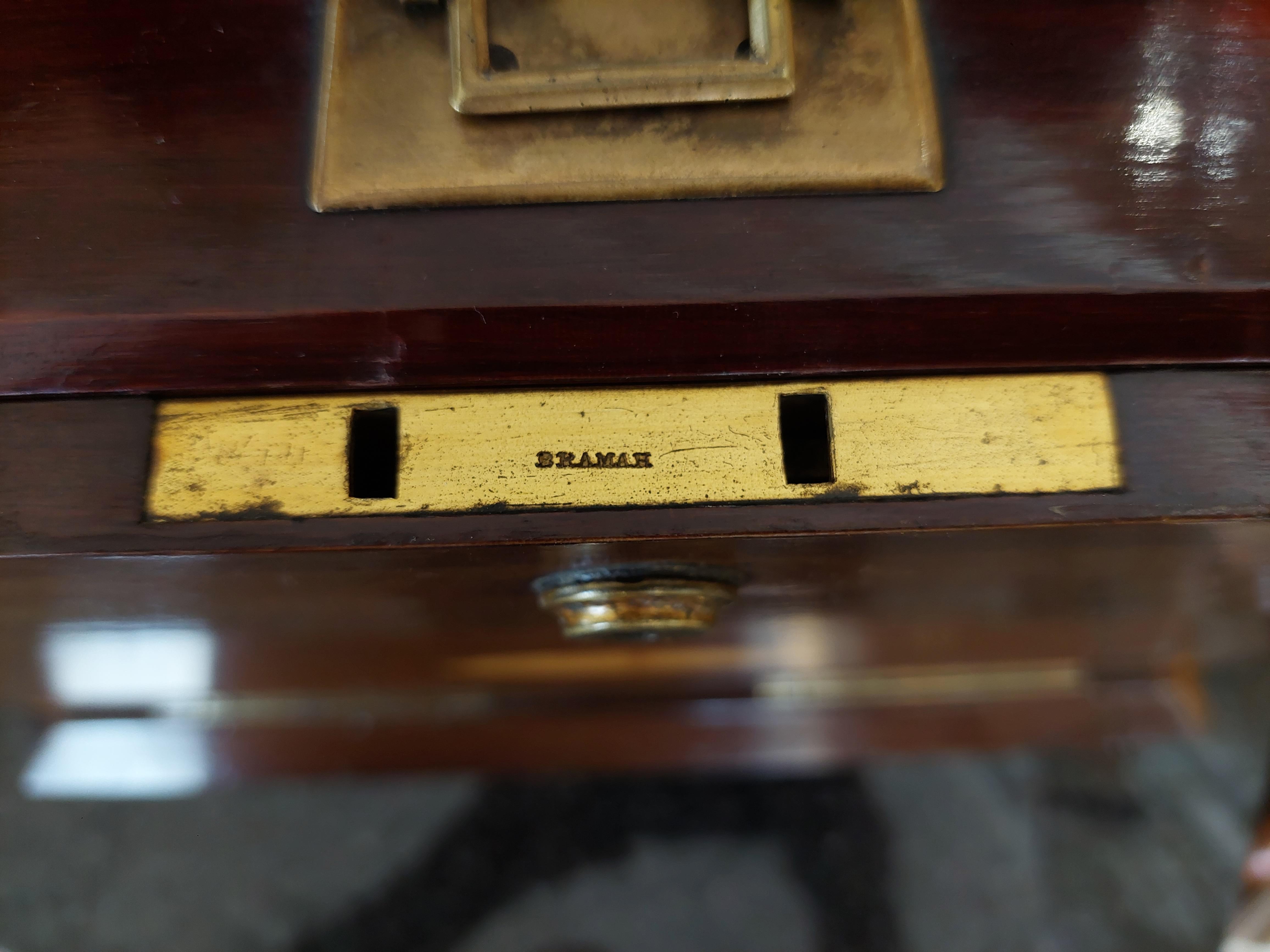 Late Victorian Decanter Box & Games Compendium For Sale 5